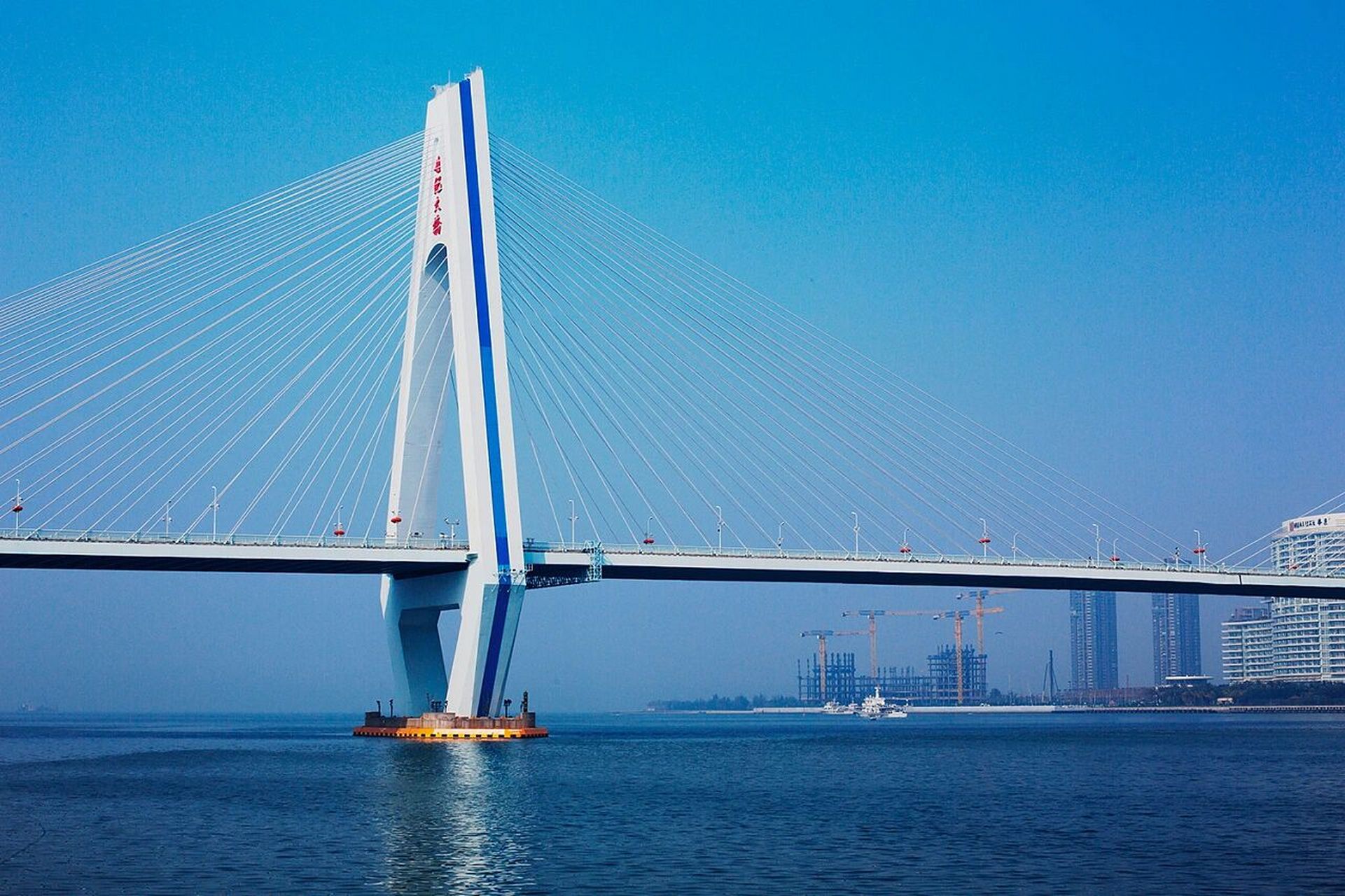 99海口世纪大桥 90世纪大桥,是中国海南省海口市境内的跨海通道