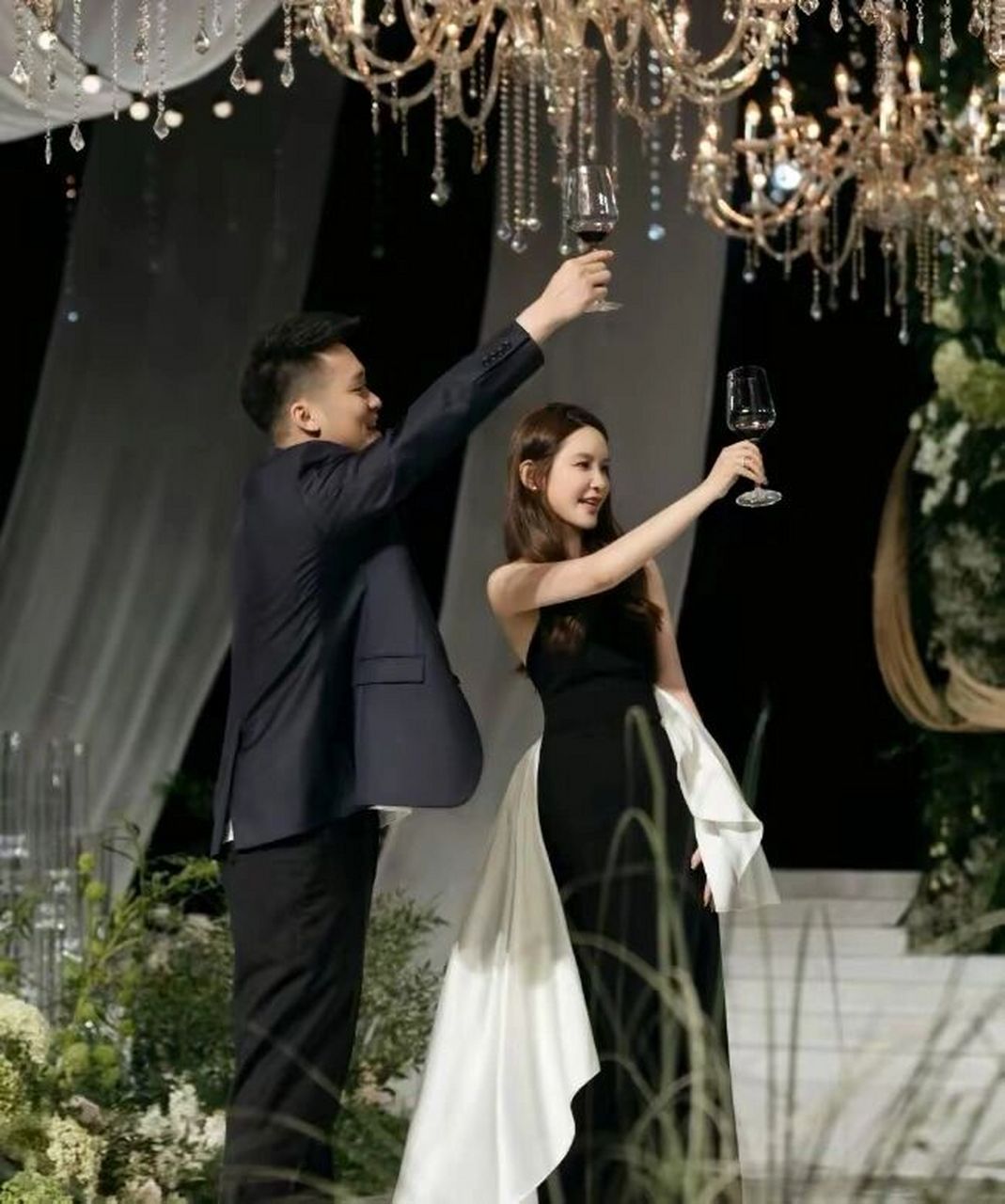 那个曾经和蒋凡传绯闻的网红张大奕,如今正式官宣订婚了!