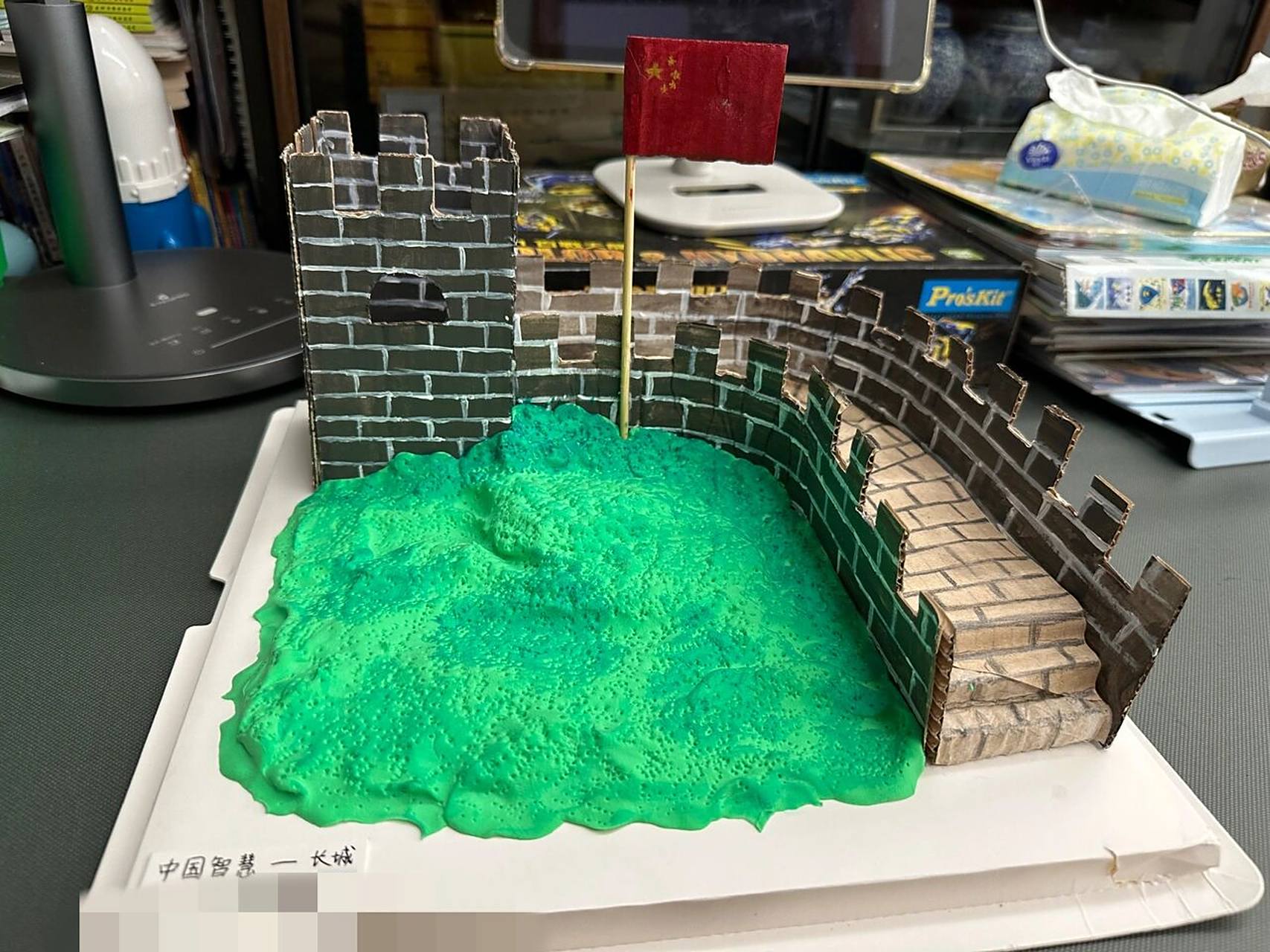 国庆幼儿园亲子手工 祖国伟大建筑物 长城 所需用料:快递纸箱,丙烯