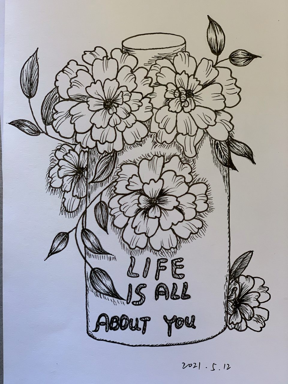 线描画:花瓶 遮挡画法感觉让画面更生动 三朵大花的比例处理的不是