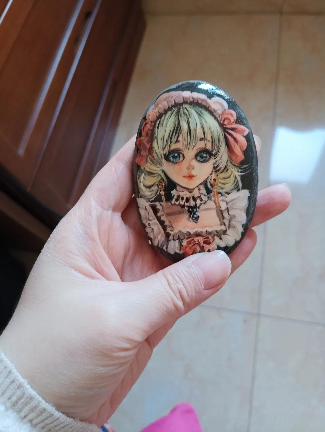 失业了 在某音里看有见有人画石头 觉得挺有意思的 听说还能赚钱 我也