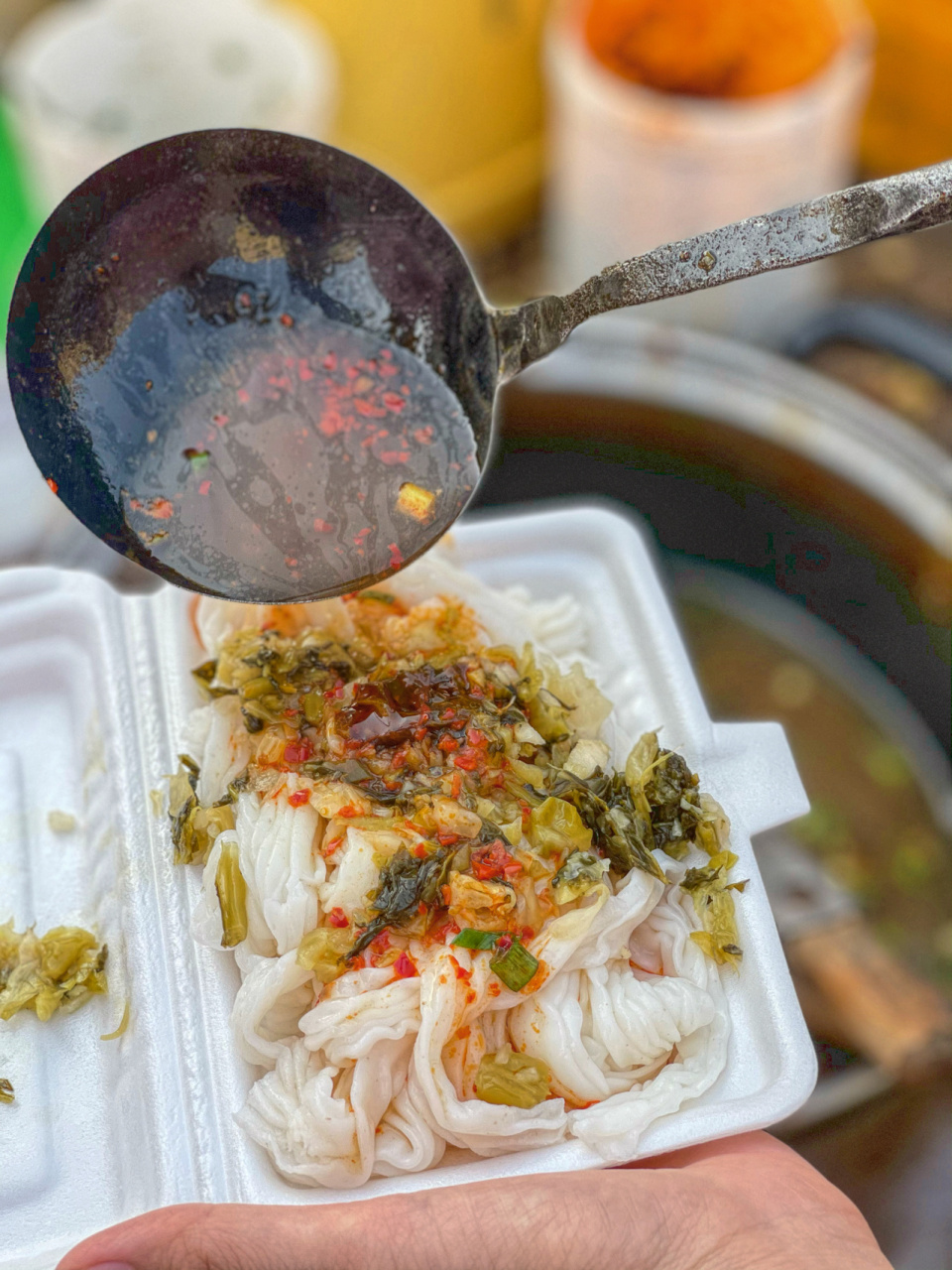 惠州美食97火爆全网的泡沫箱肠粉6015两块 工厂门口才会常出现