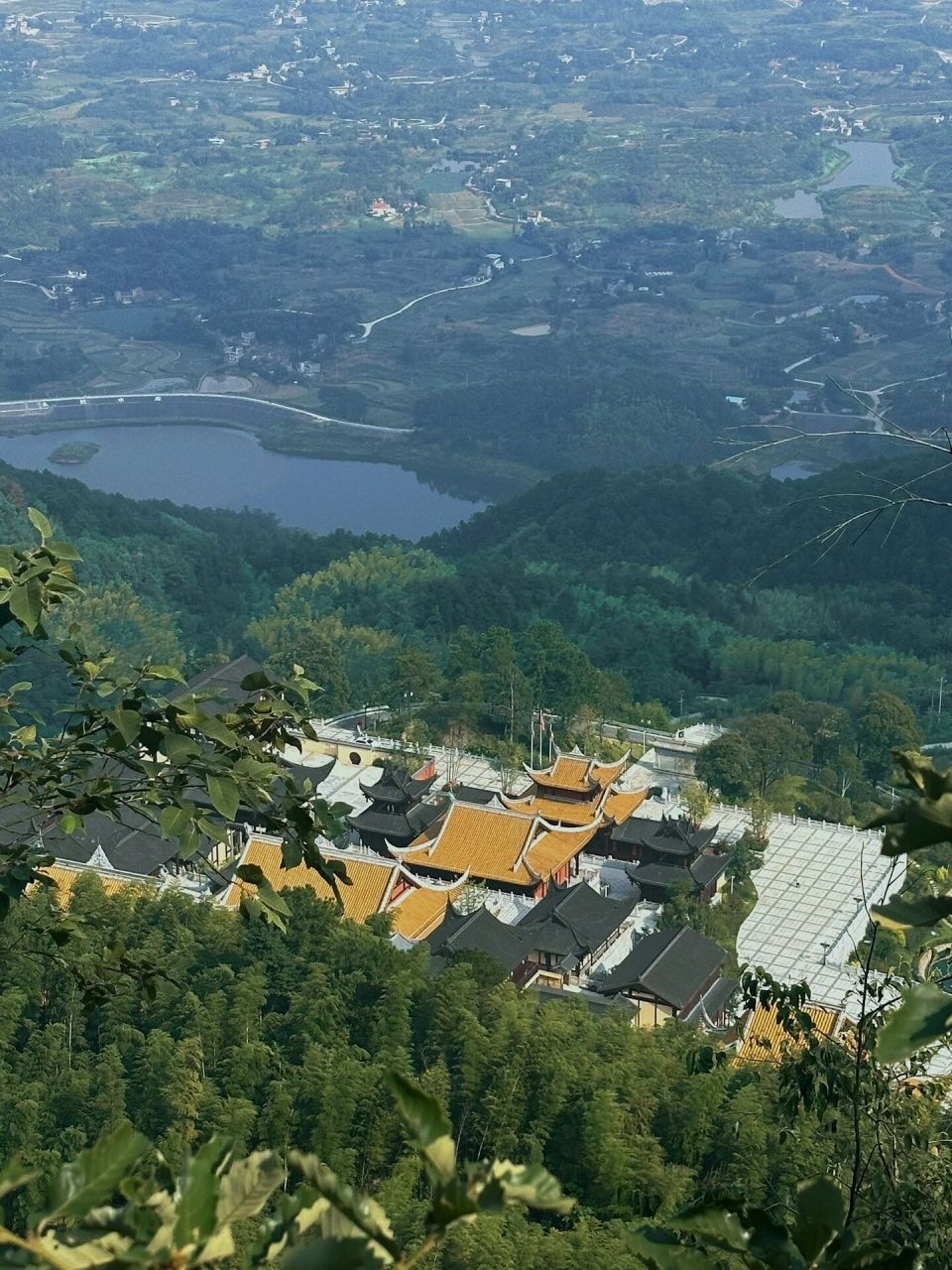 永川茶山竹海徒步 从宝吉寺下车开始徒步,很长一段公路,主要景点薄刀