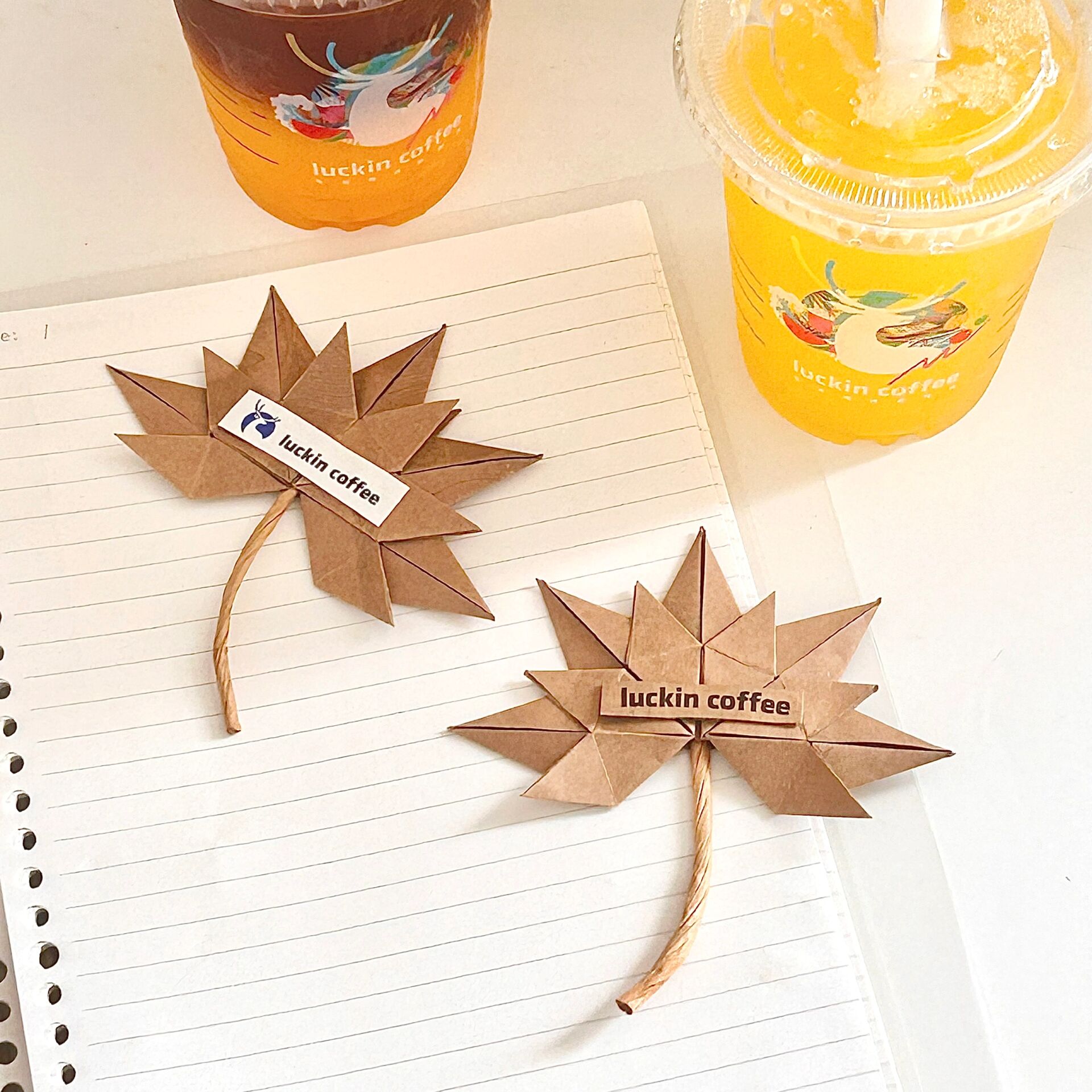 折一片枫叶🍁书签🔖迎接秋天吧～