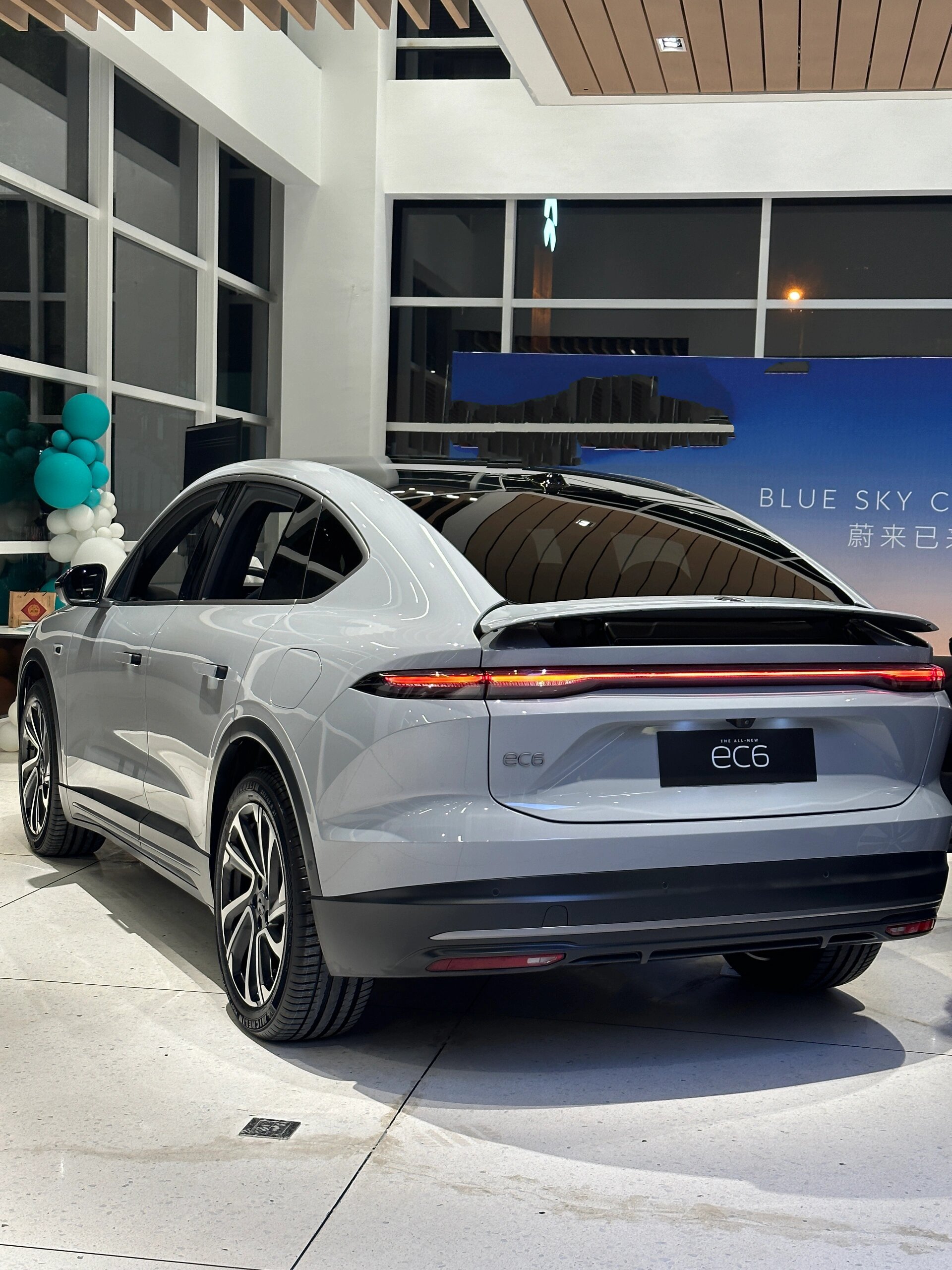 铁子们30万买蔚来ec6星灰颜值爆表! 车型:ec6 coupe轿跑suv 车价:35.