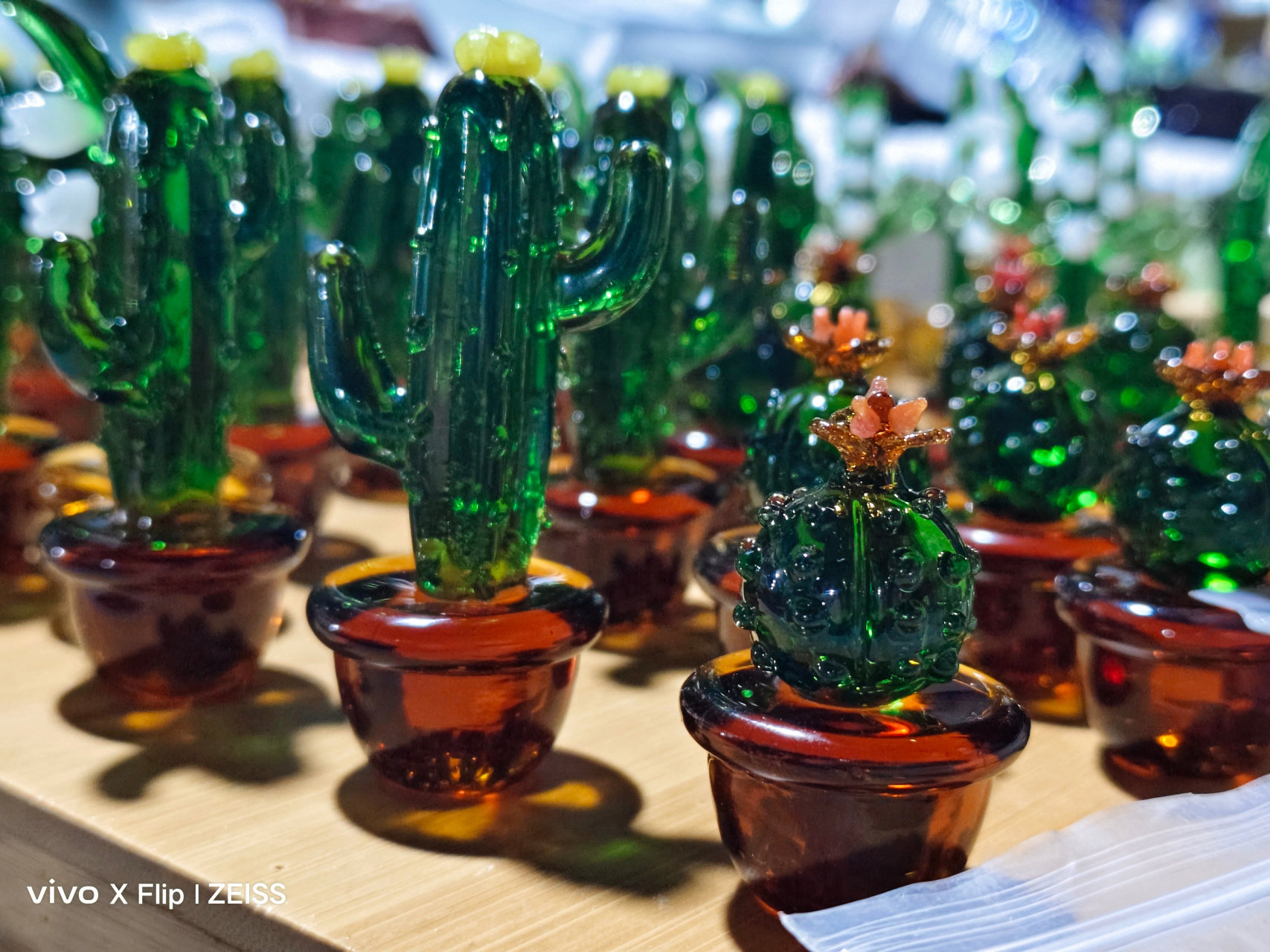 淄博陶瓷琉璃大观园其实是个市场,各式各样的小摆件和盘子碗啥的都有.