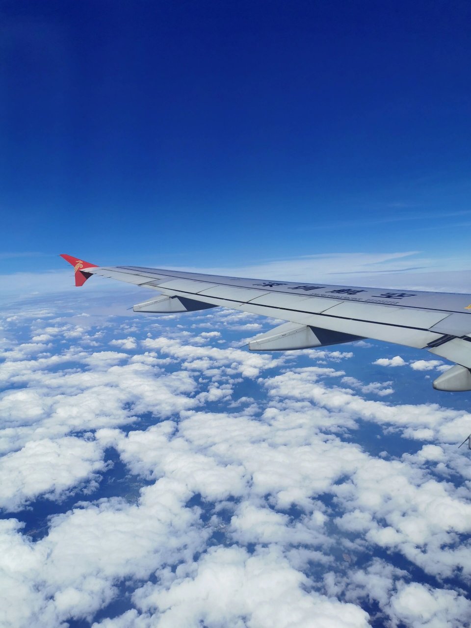 深圳航空空客320-200视野 成都飞南宁,经济舱一共27排,选了21a如图