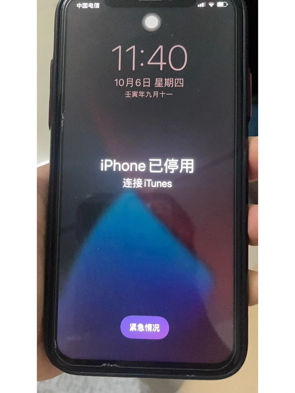 苹果手机2支都被小孩按锁了 怎么解无法接受.资料太重要了