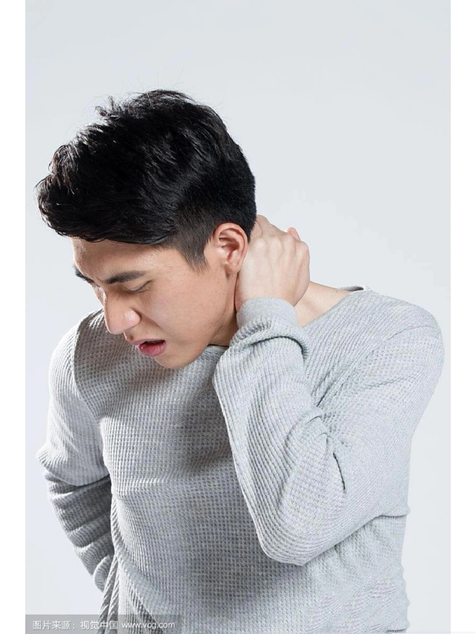 肩胛骨筋膜炎怎么治疗好 肩胛骨筋膜炎怎么治疗最有效 症状表现: 肩胛