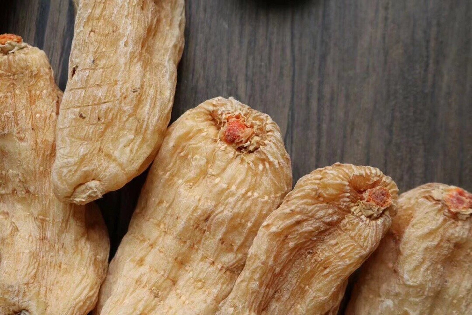 云南丽江大号红天麻 一斤大概7头左右 最漂亮最大的云南丽江天麻,最大