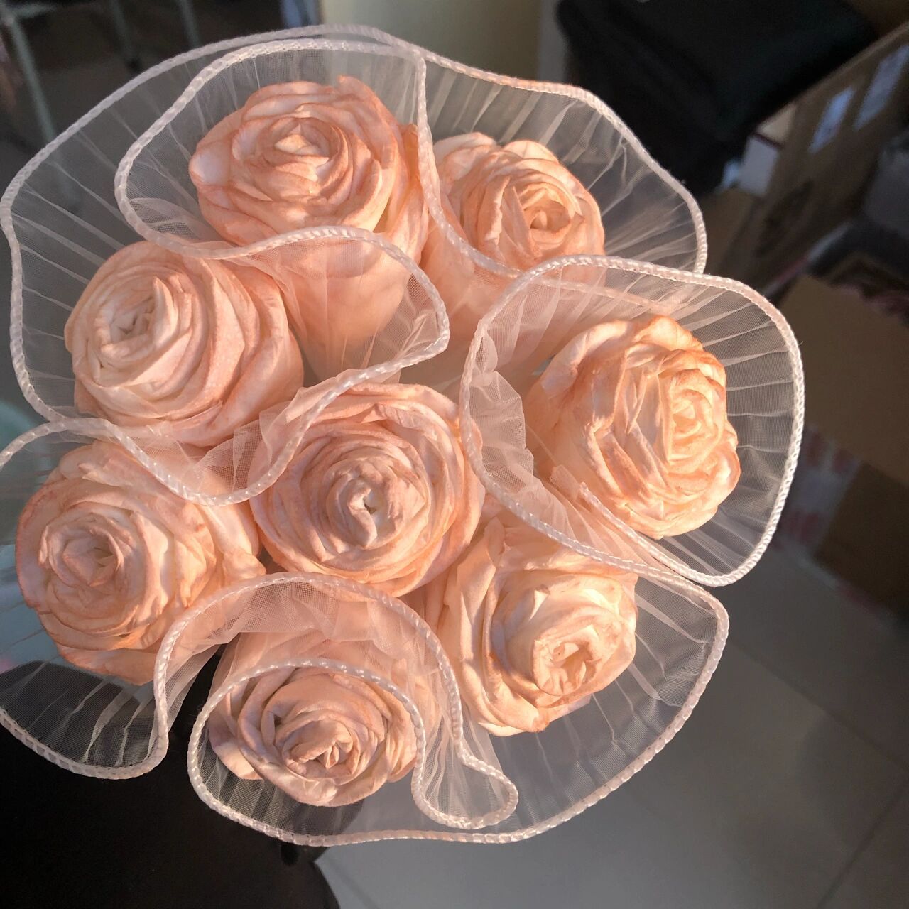 用卫生纸就能做的玫瑰花赶紧学起来吧 成本90超级低 爆炸好看 卫生