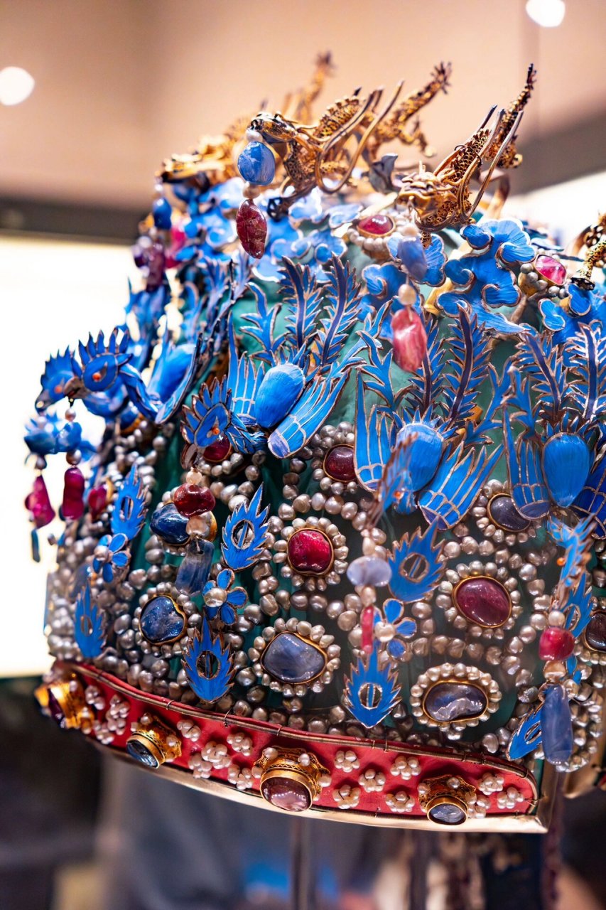 国家博物馆孝端皇后凤冠 明孝端皇后九龙九凤冠 点翠金凤,天然红宝石