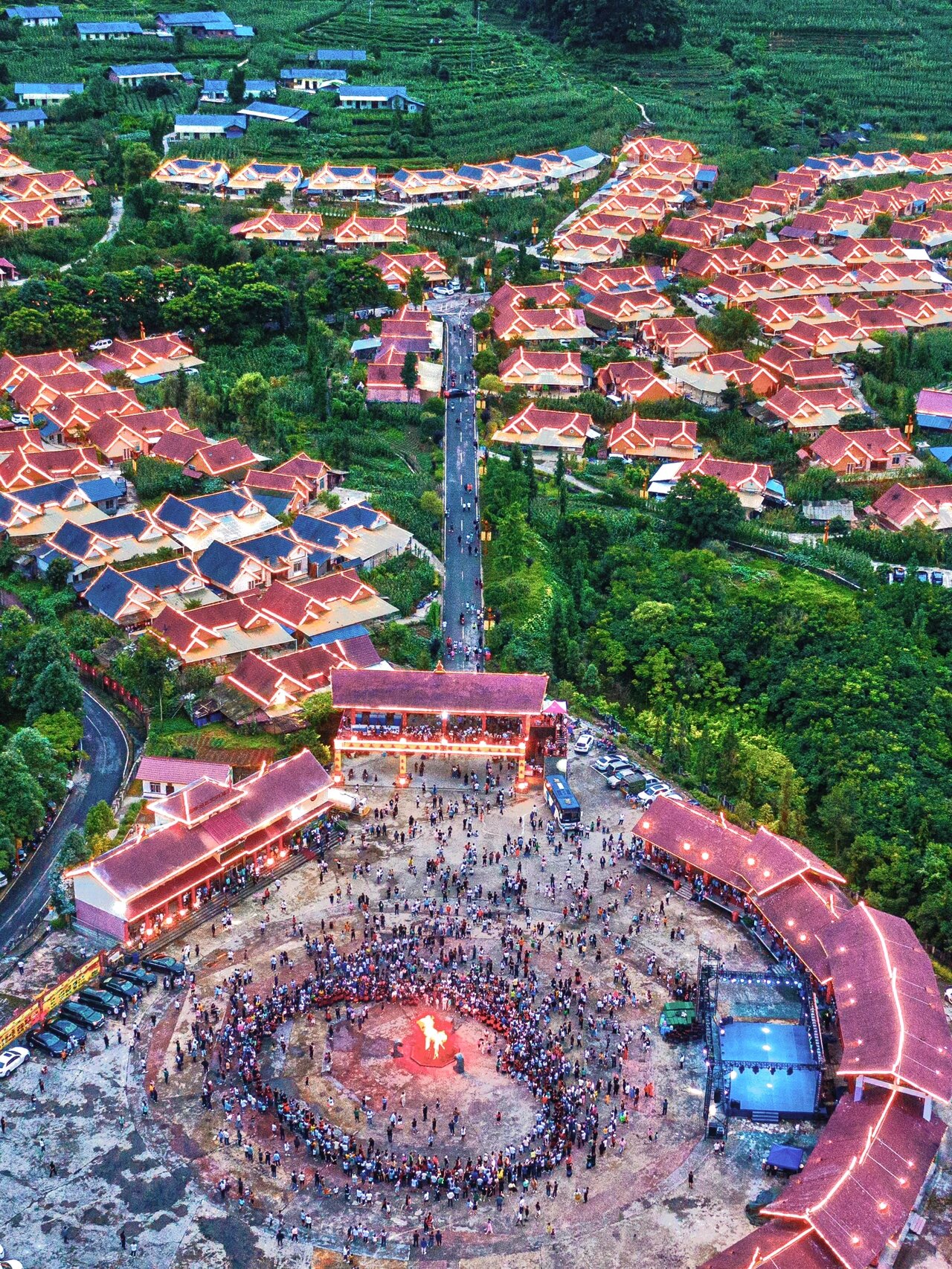 乐山马边|体验一把凉山第一寨的彝族火把节 和几个朋友来来体验了一次