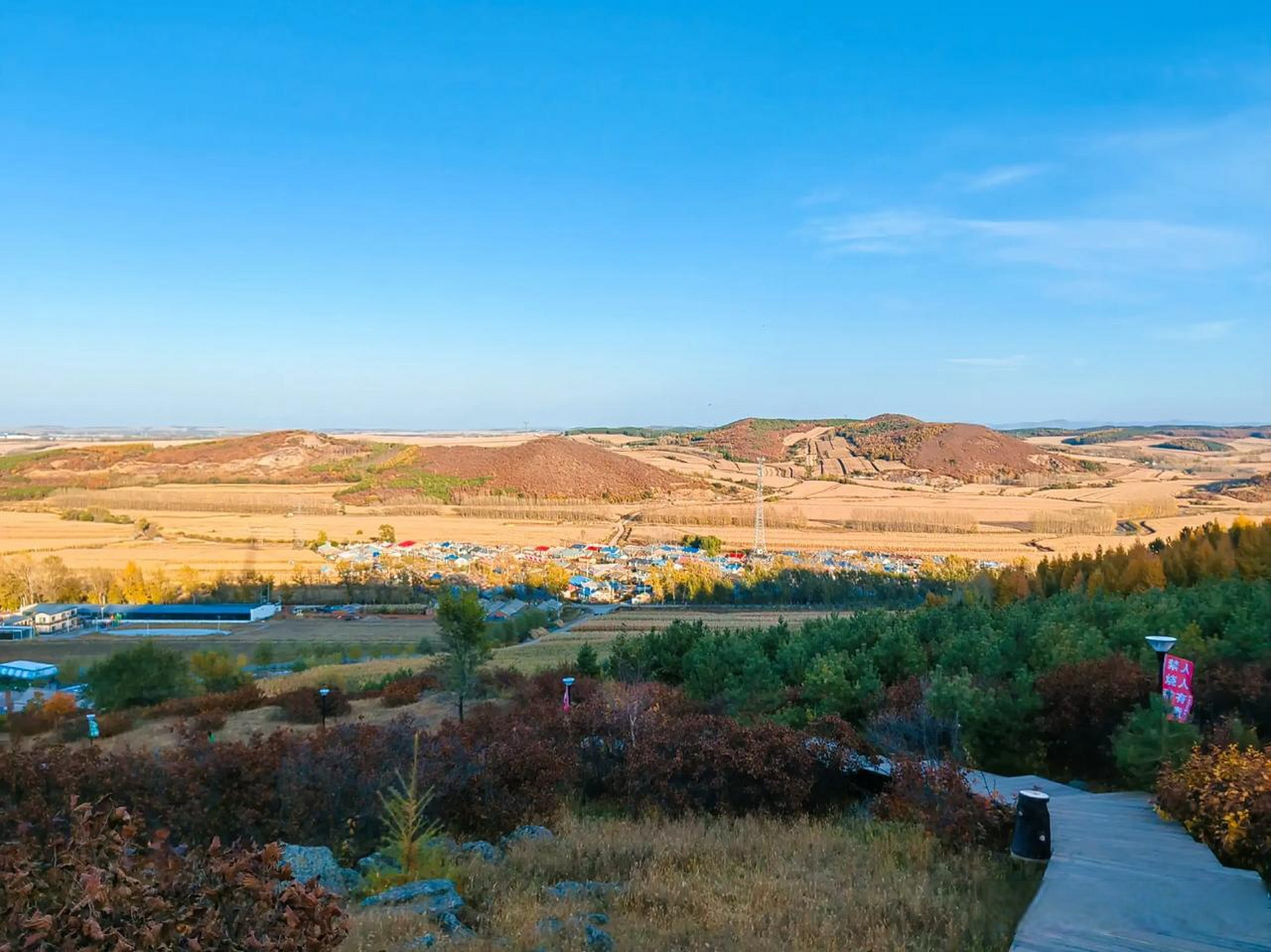 欣赏佳木斯美景最佳的地方,佳木斯四丰山20号大风车观景台,站在佳木斯