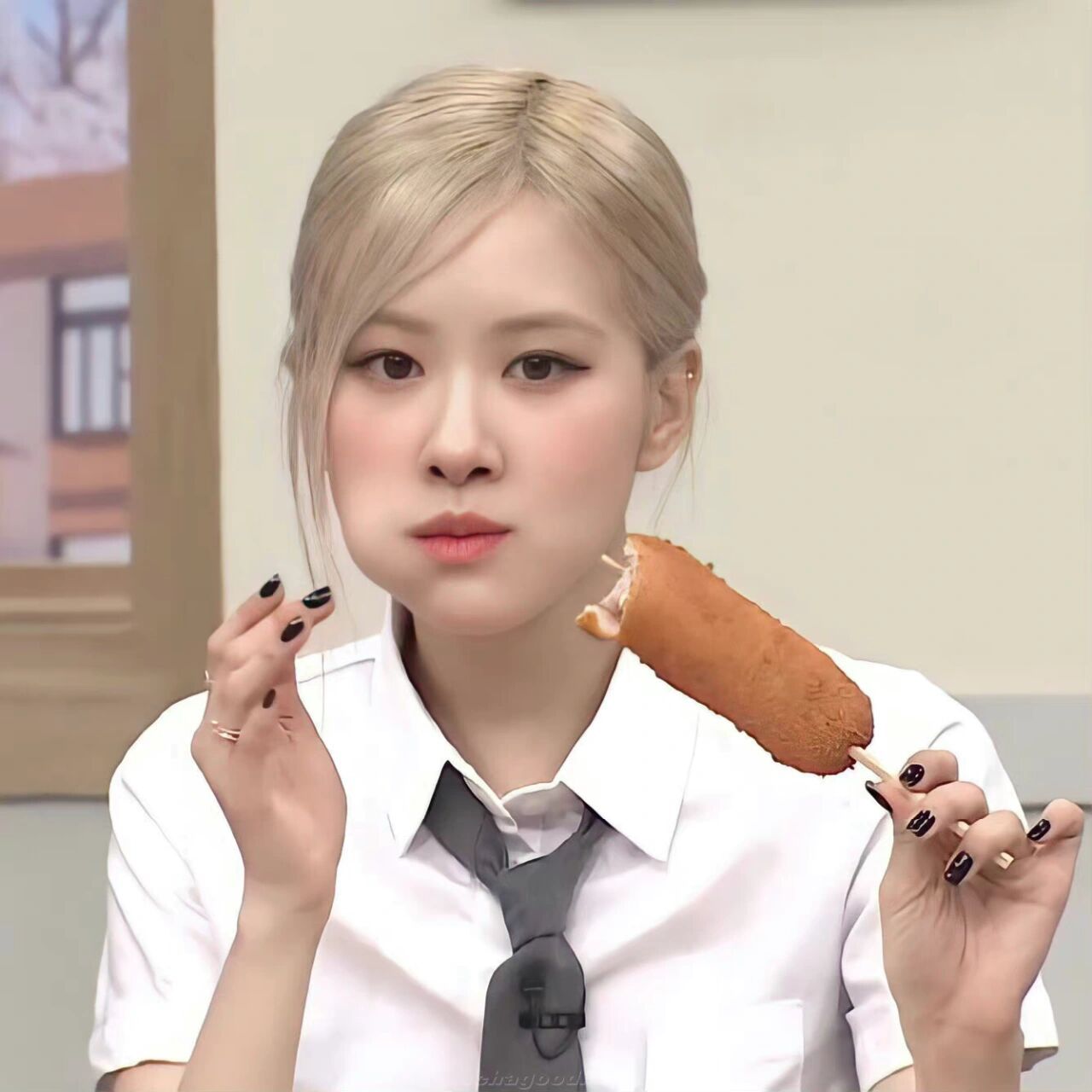 朴彩英ins头像①    进ll