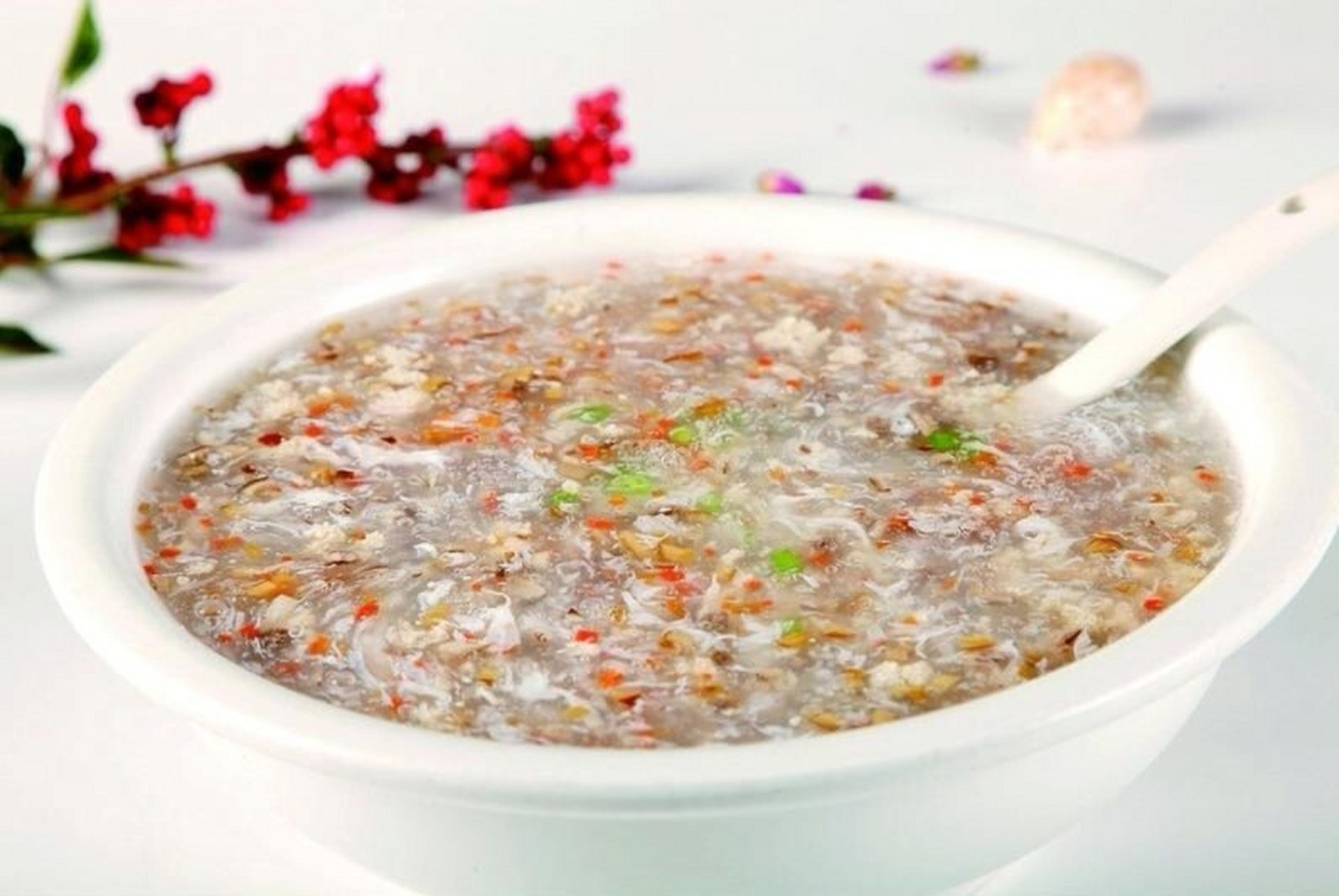 饭店里的这些菜你在家也能做之六西湖牛肉羹 主料: 牛肉,香菇,鸡蛋