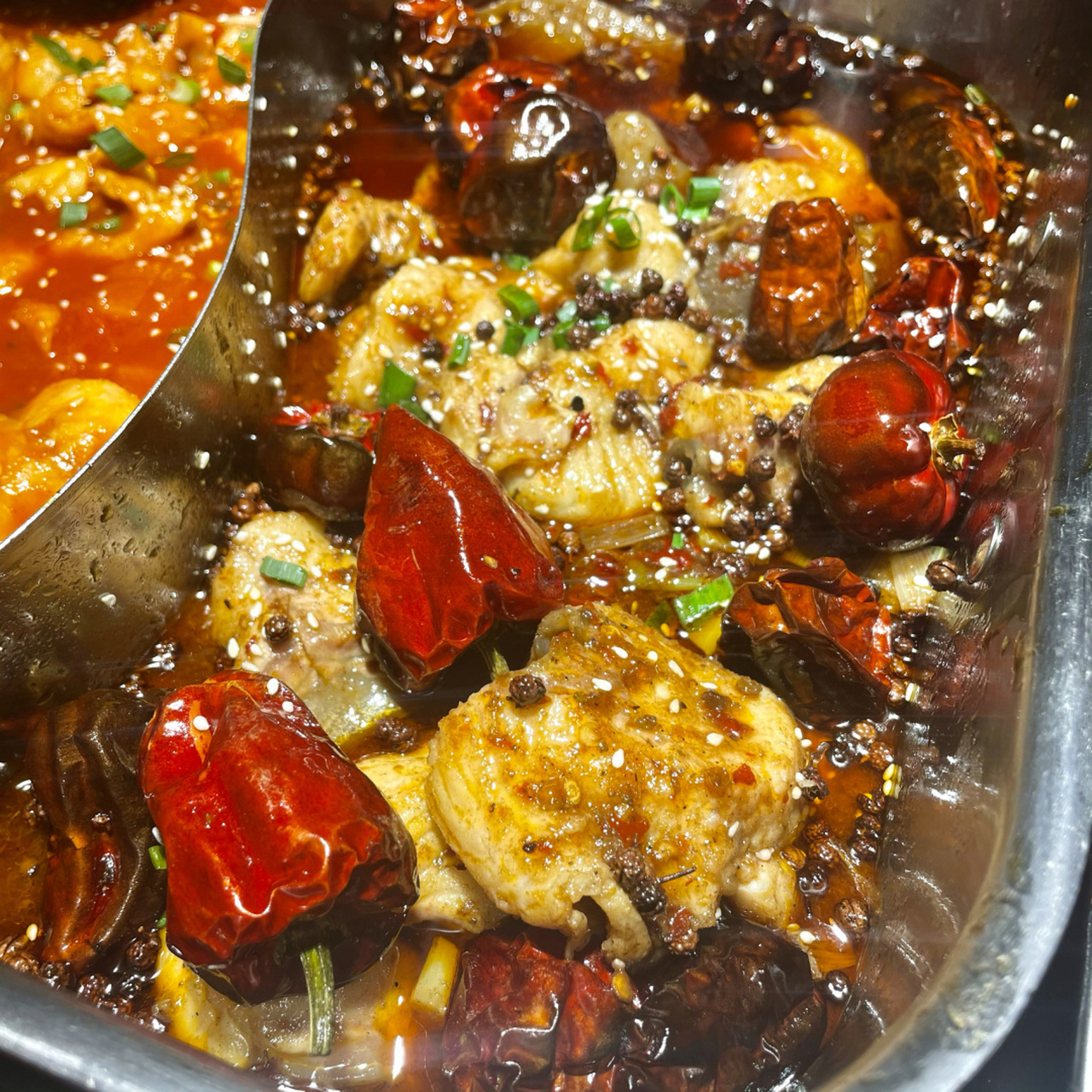 公园茂美食 | 齐祺鱼锅 92位置:公园茂三号馆四楼齐祺鱼锅(其实挺好