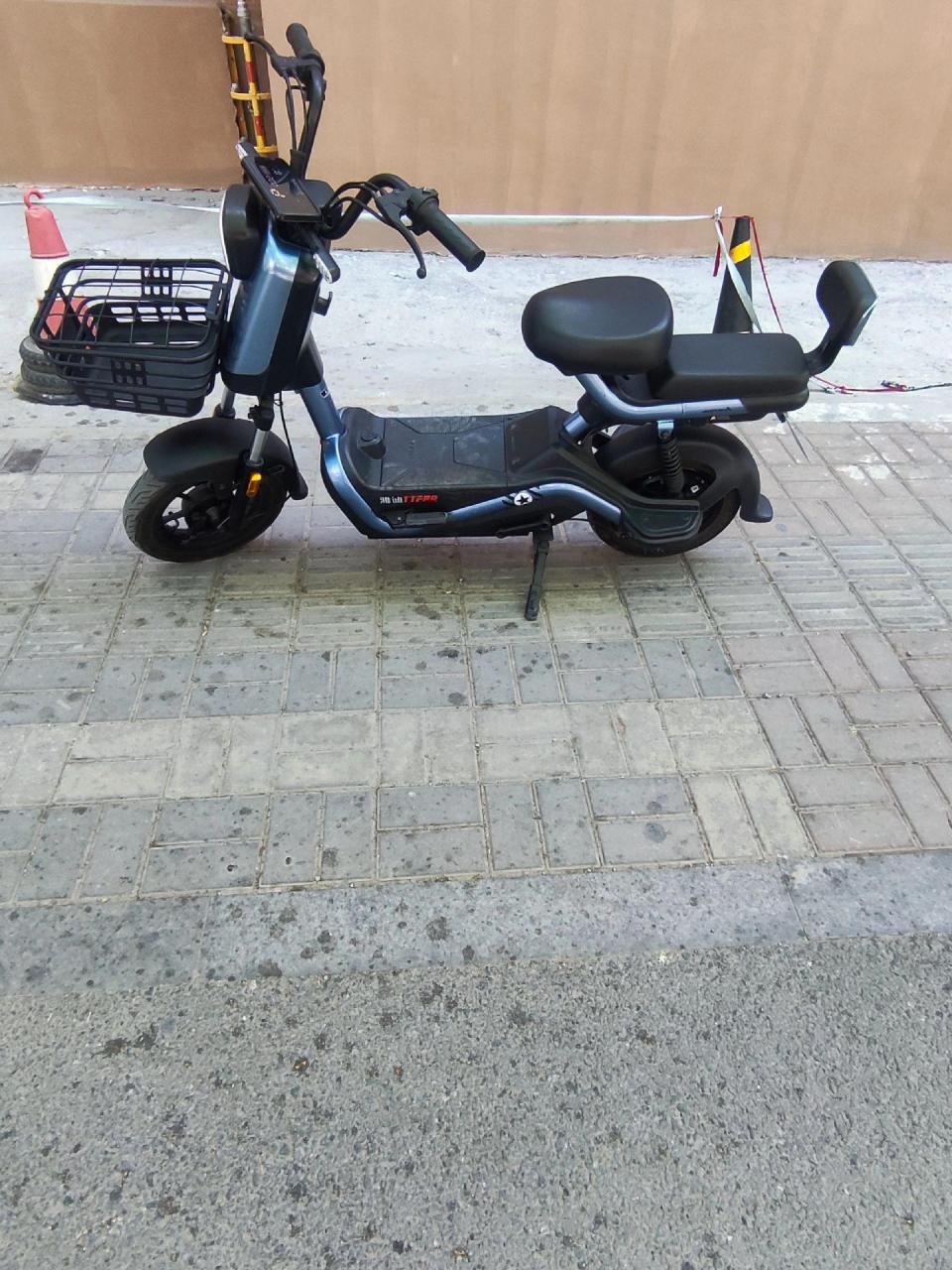 九五新雅迪冠能,速迈一台,6023石墨烯电池