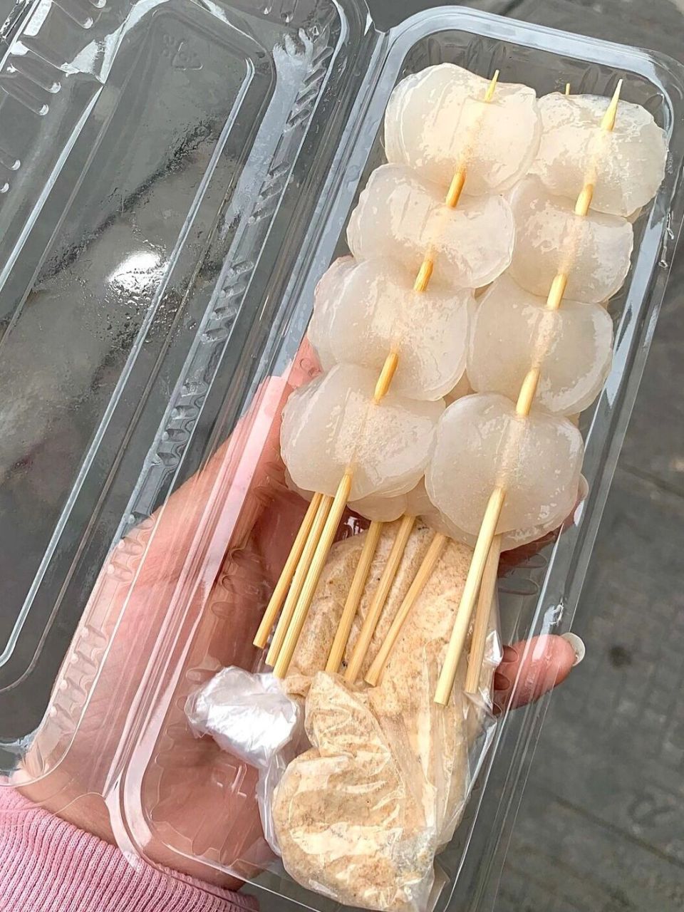 漳州的qq串真的好好吃! 糯唧唧的微微甜裹上黄豆粉贼好吃!