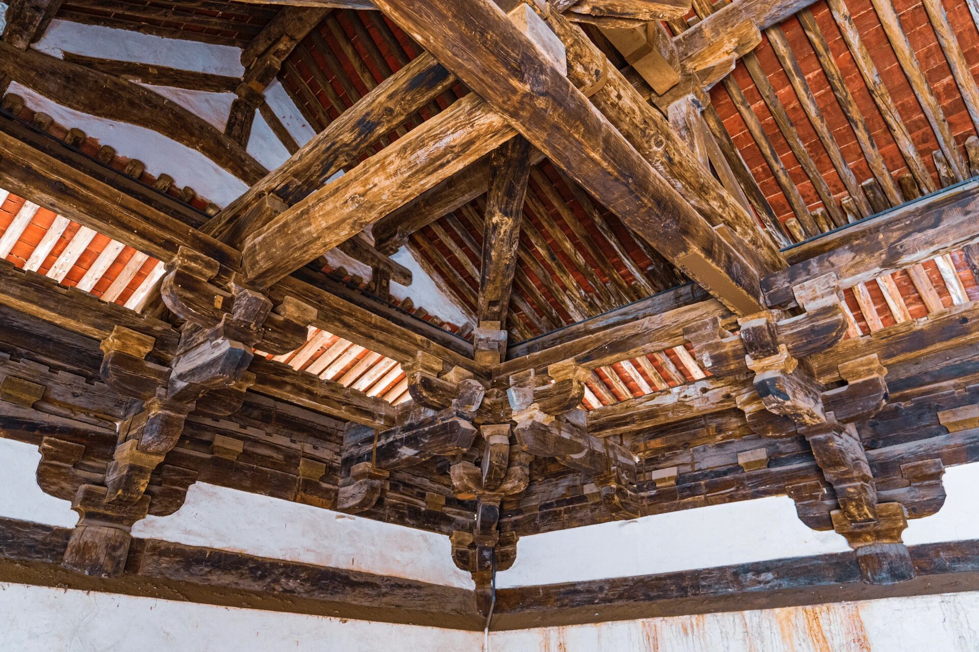 土木华章-高平崇明寺 崇明寺位于高平市城东南15公里郭家庄旁的山坳里