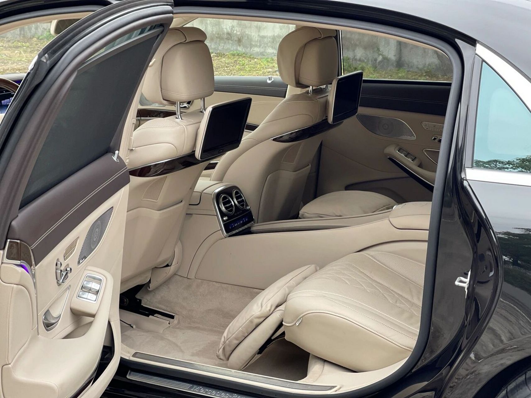 绝美v8迈巴赫s500 在行政级别领域,奔驰迈巴赫的产品力和市场表现从未