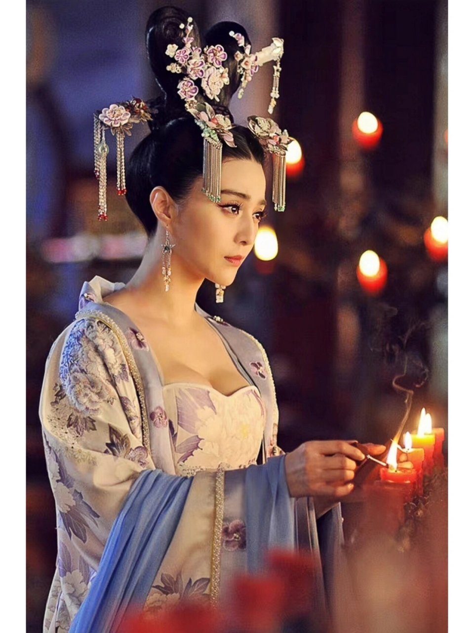 美艳动人的媚娘 这个版本的武媚娘是最让我念念不忘的,因为范爷的