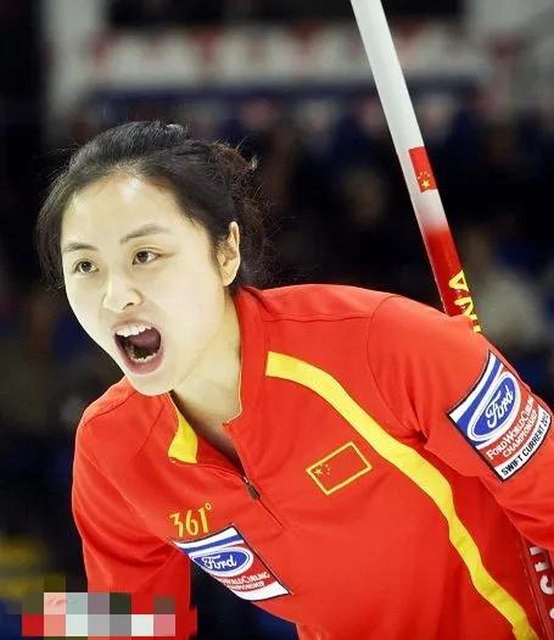 美女运动员之岳清爽  中国冰壶队原司职二垒的岳清爽,被誉为"冰上