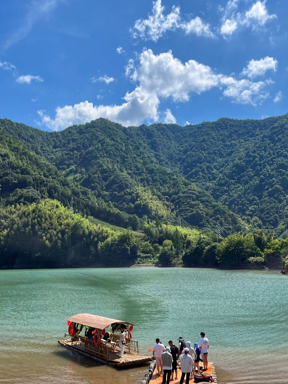 皖南川藏线 青龙潭漂流外甥说玩得很爽 本来定了月亮湾皮筏艇漂流起点