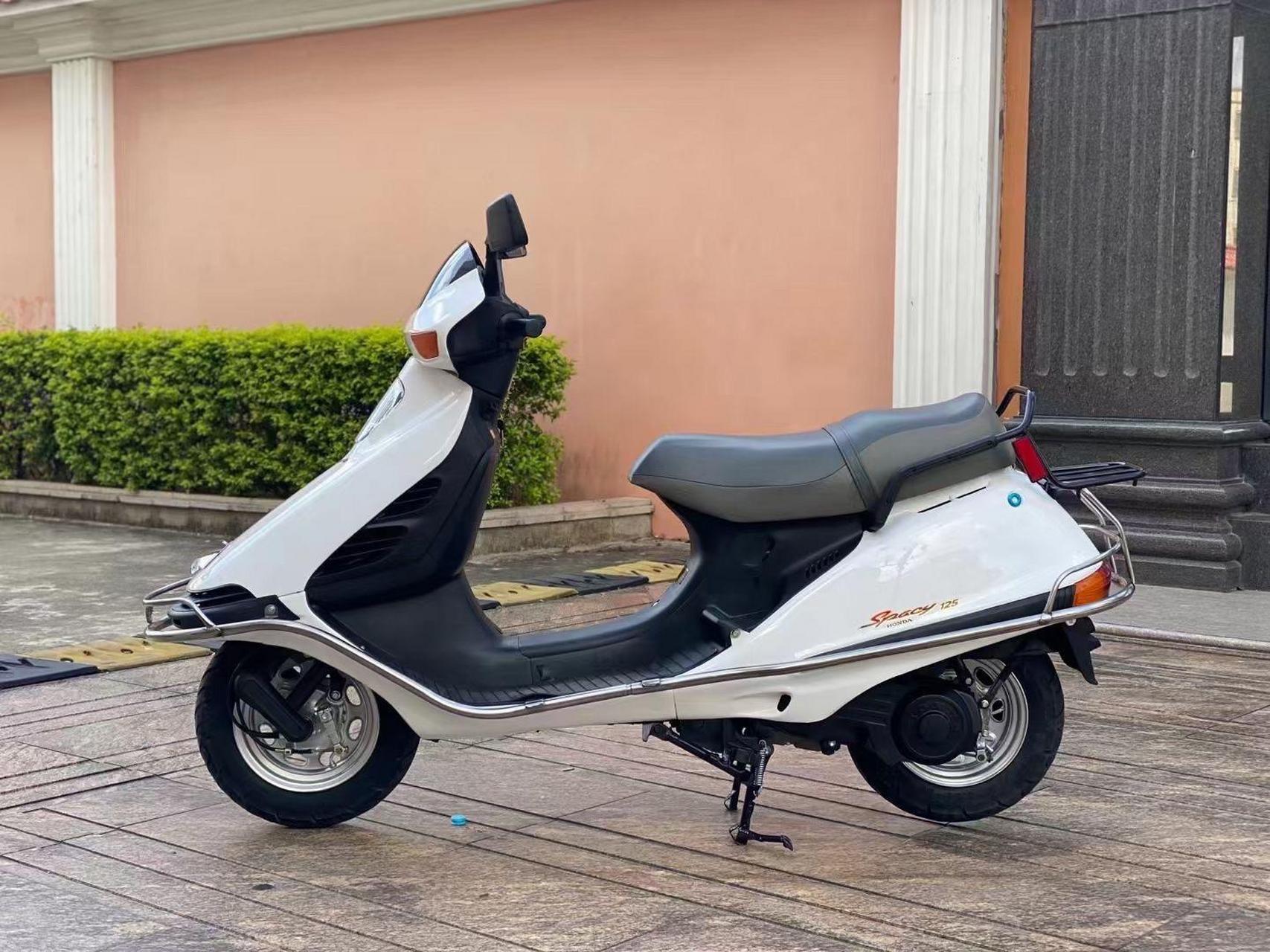一代经典-进口本田大白鲨125cc 水冷机器无任何拆修 电路水路一切正常