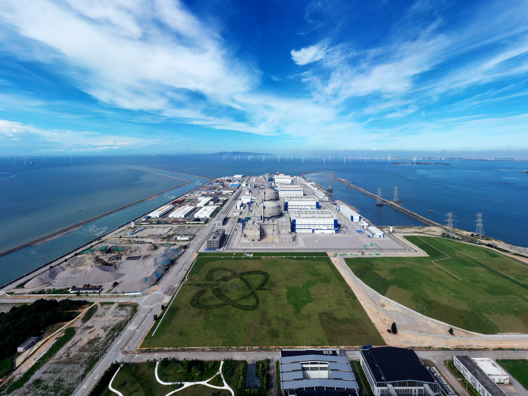 万家灯火#中, 无论是片头还是片尾, 都可以看到中核福清核电 全厂身影