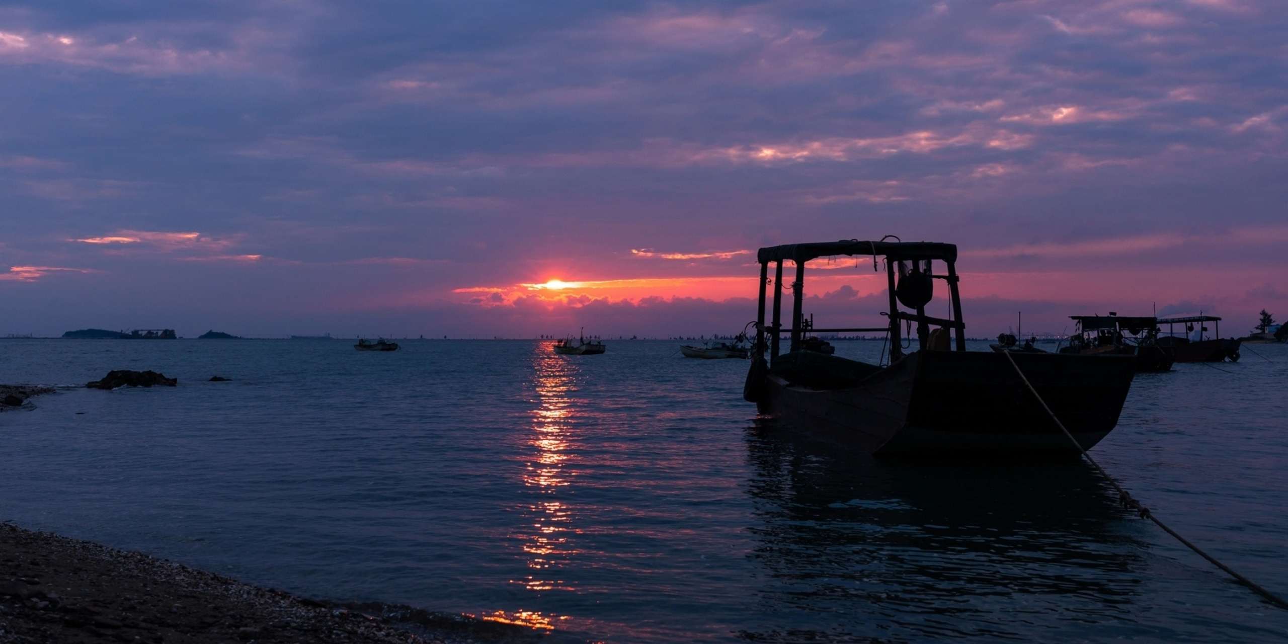 每到假期好多外地朋友都是去钦州三娘湾跟犀利湾还有三顿等热门景点