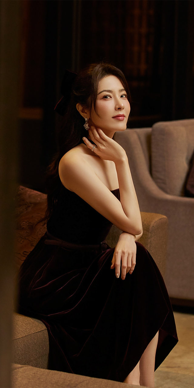 曾黎壁纸,成熟魅力十足.