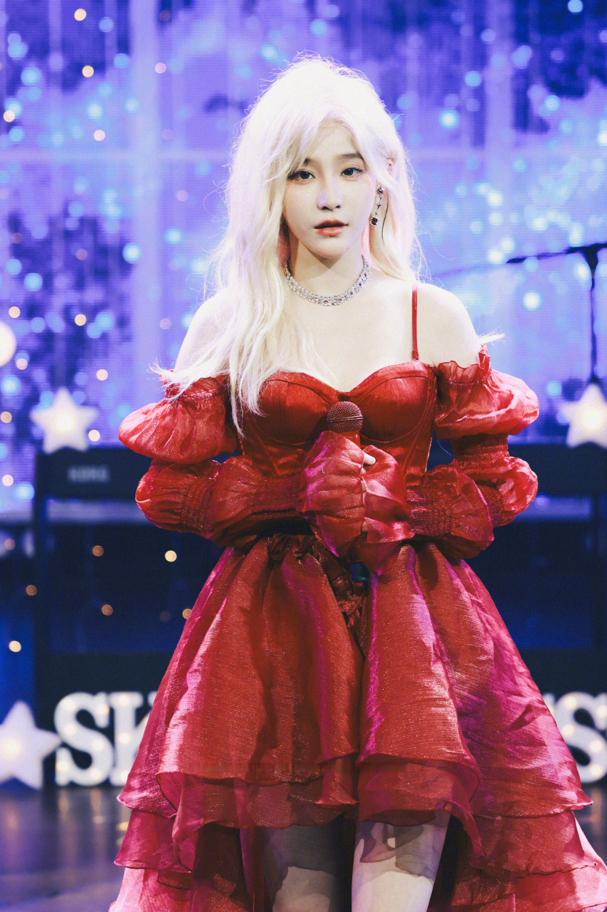 snh48##王晓佳毕业快乐# 用指尖将心愿化作意念 用花火将星光定格