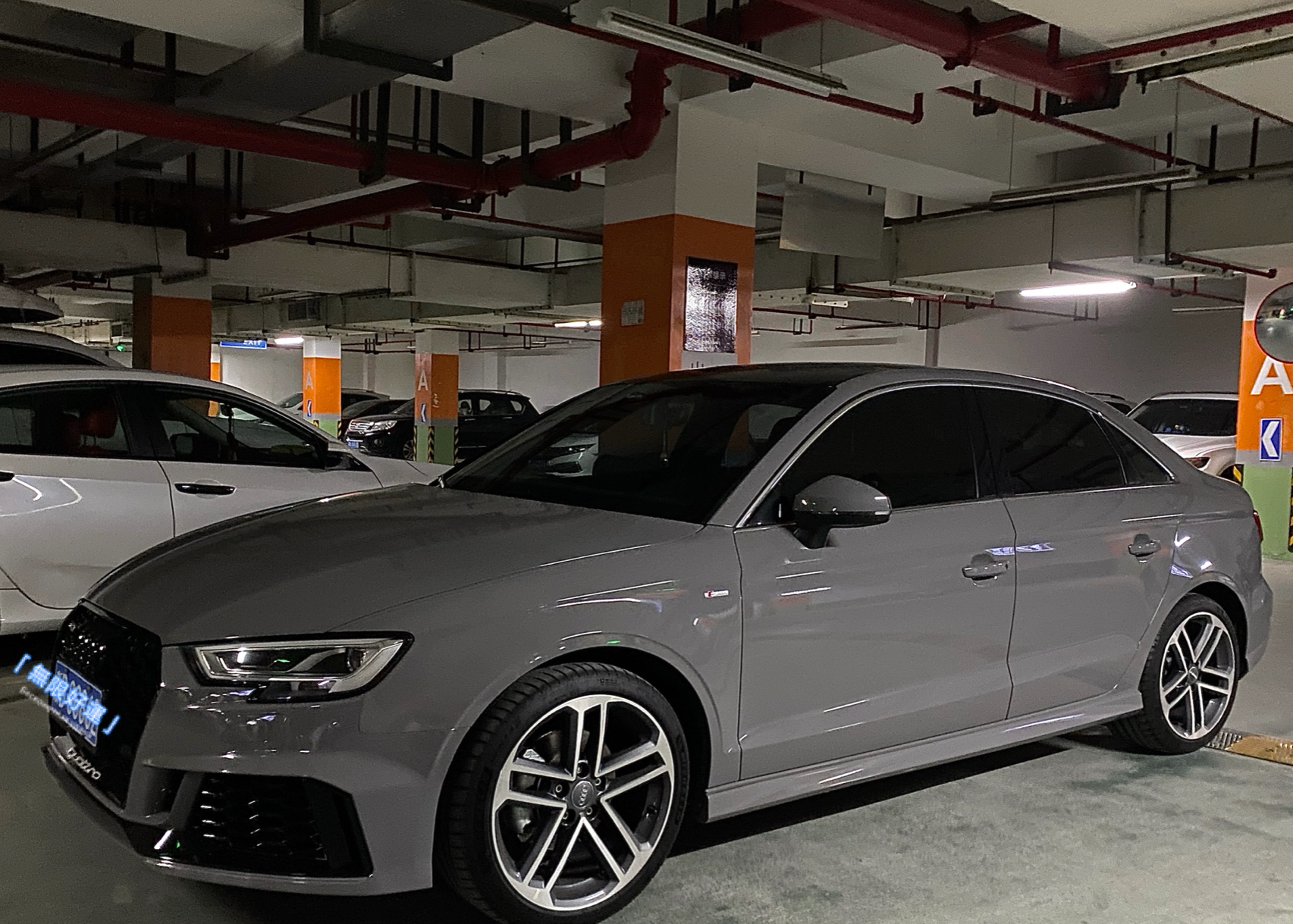 奥迪a3改色贴膜 | 女孩子也能驾驭的纳多灰 由于不慎追尾 大半的车膜