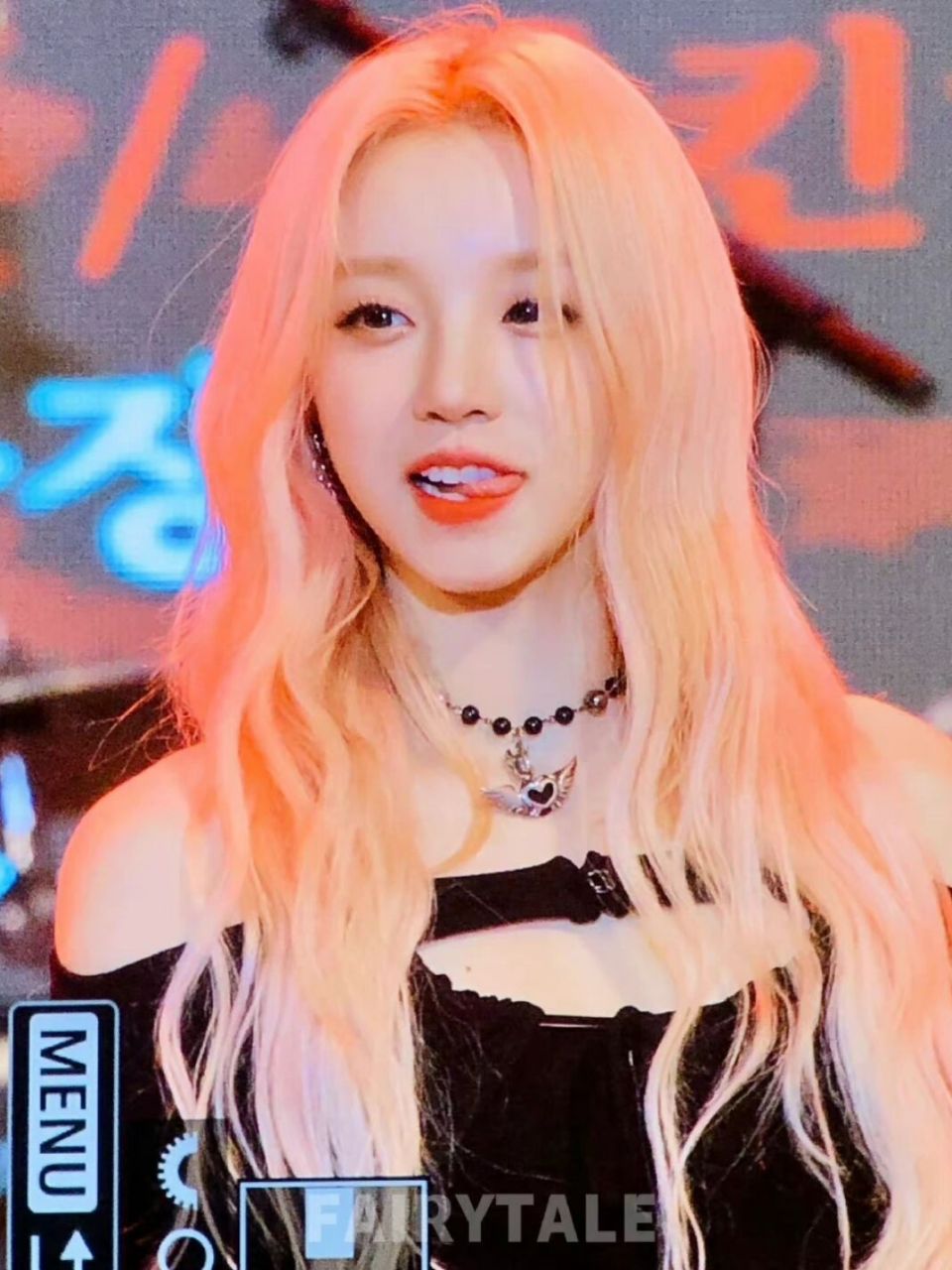 宋雨琦直拍神图  粉色头发直接封神好吧! 最近校庆宋雨琦杀疯了!