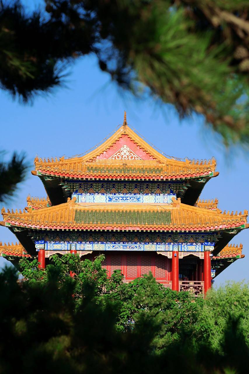 蓬莱·三仙山 蓬莱三仙山是个"仿古建筑的大公园"和西安的大唐芙蓉园