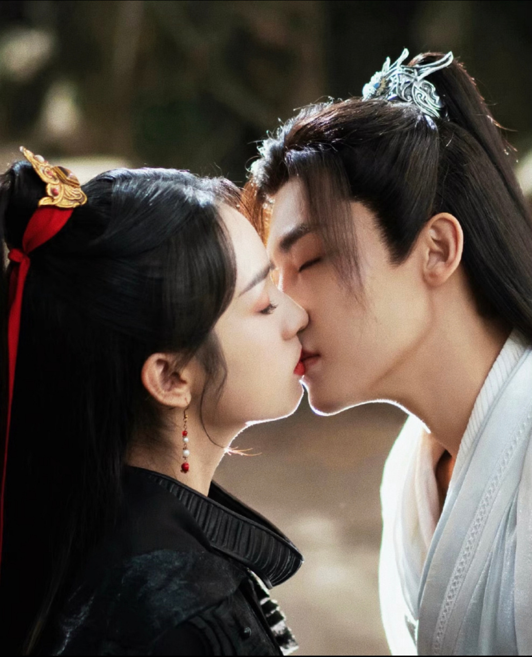 侯明昊周也护心新吻戏路透# 这样的戏给我多来点好吗?