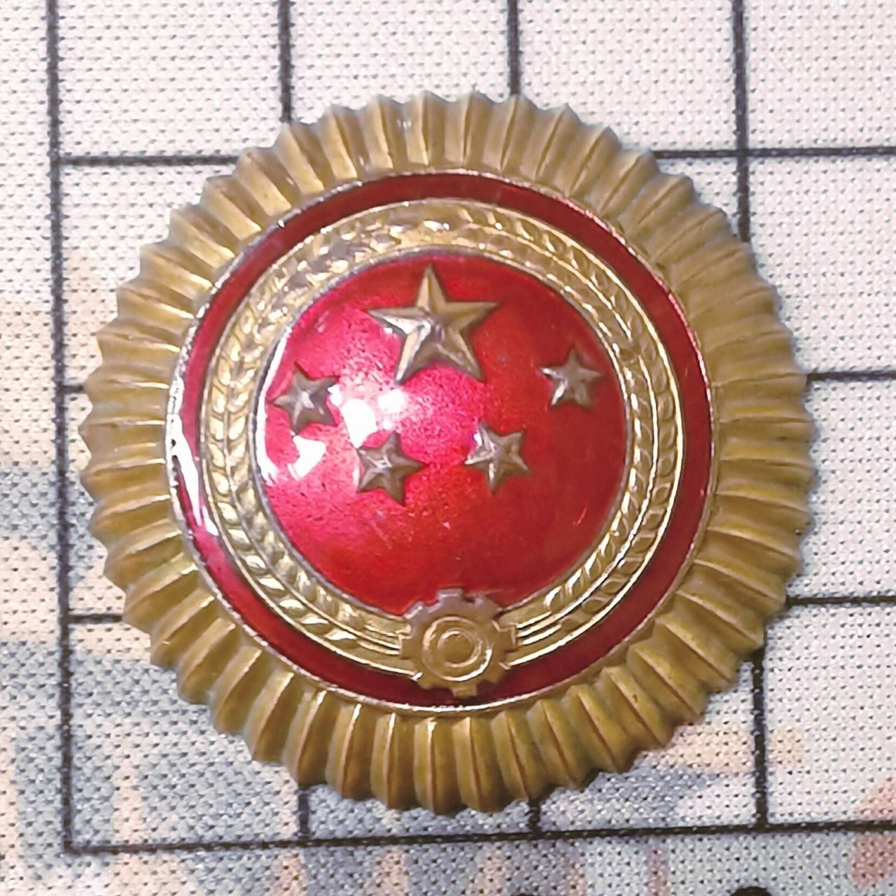 【收藏】55式警察帽徽 55式警察帽徽(1955-1966),铜制铸造工艺,直径32