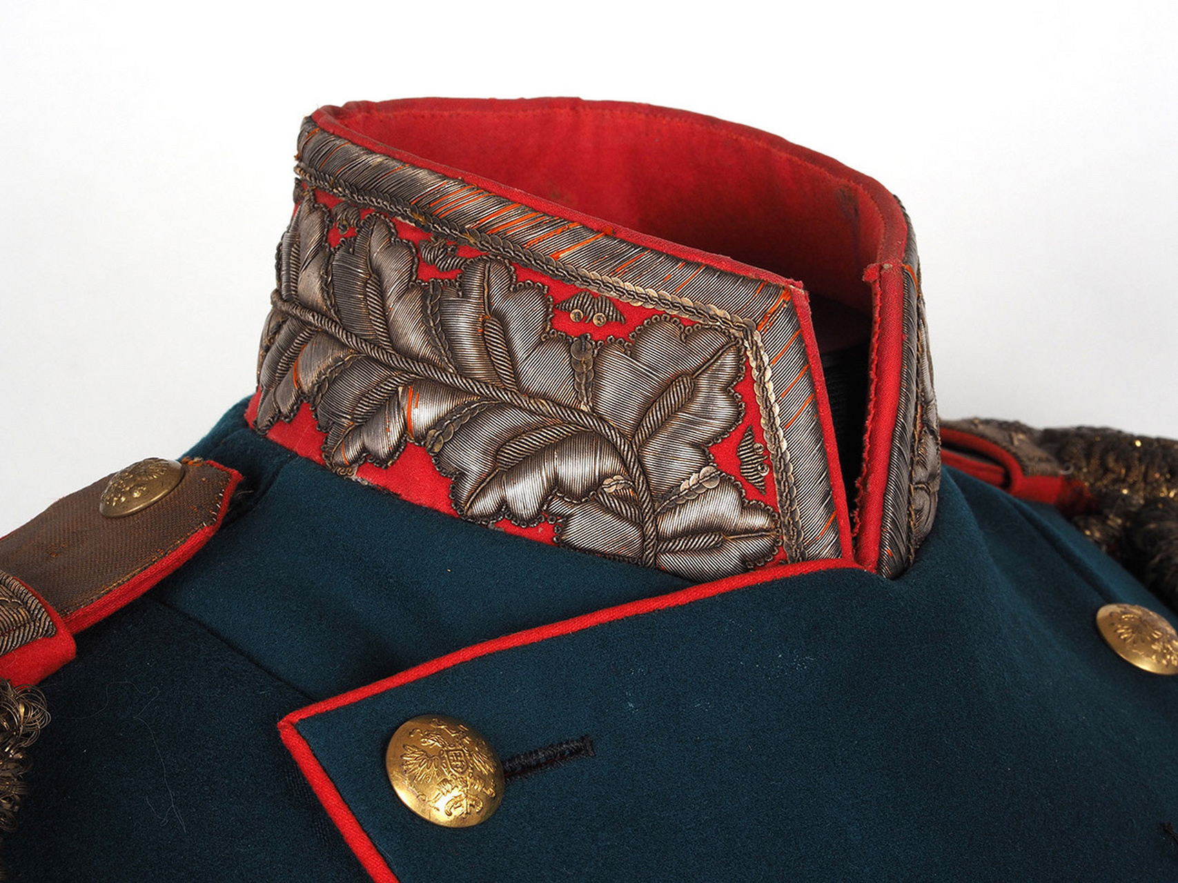 军事收藏:俄罗斯帝国将官礼服 奢华的俄罗斯帝国将官礼服,原主人是