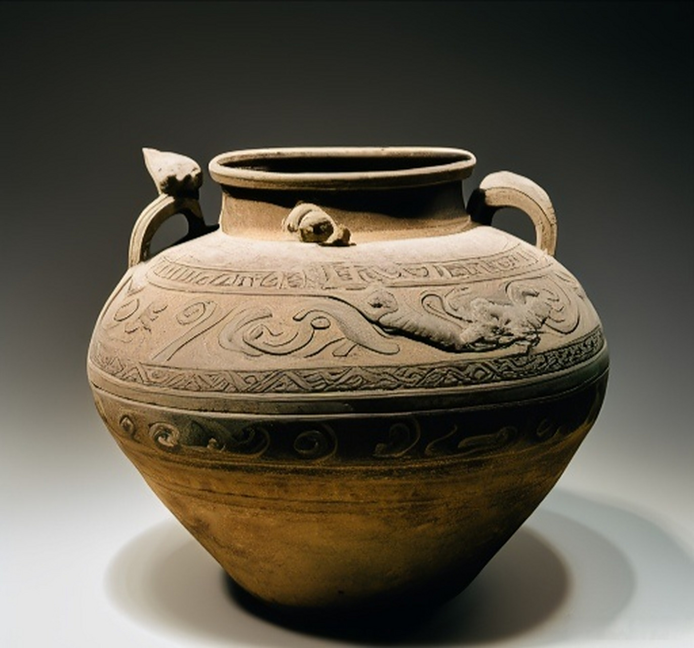 商朝龙纹陶罐