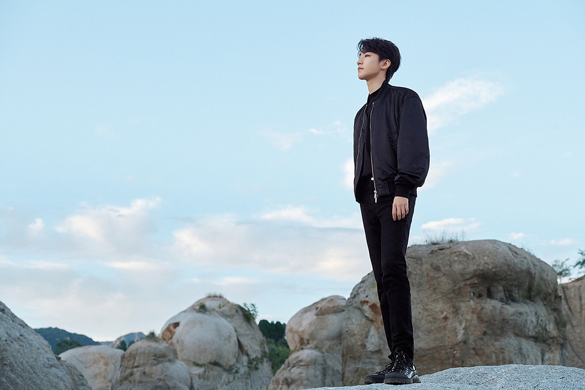 王俊凯大片拍摄花絮,好优越的侧颜!