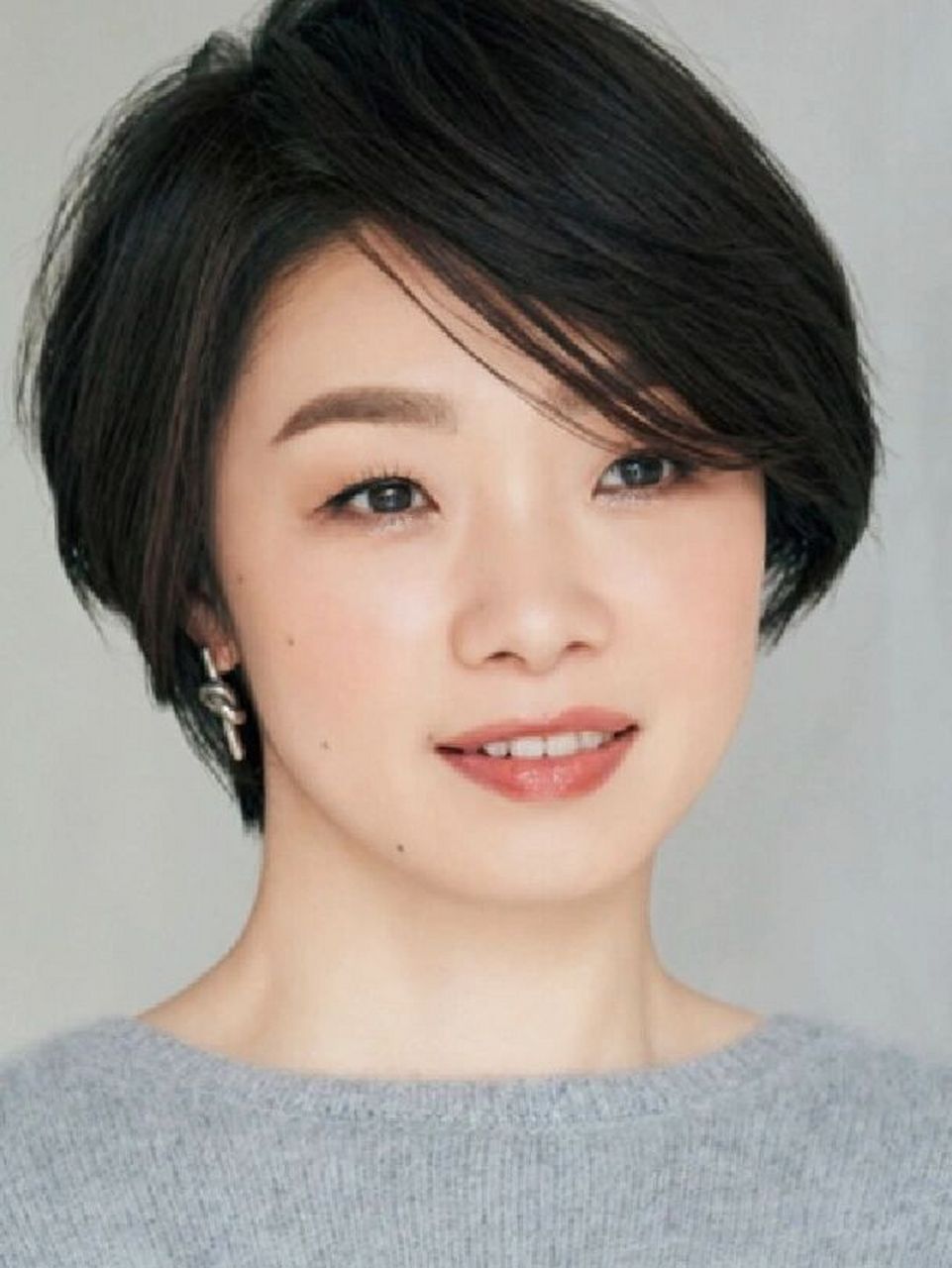 50岁减龄的带刘海短发    ～50岁 # 发型改变一张脸!