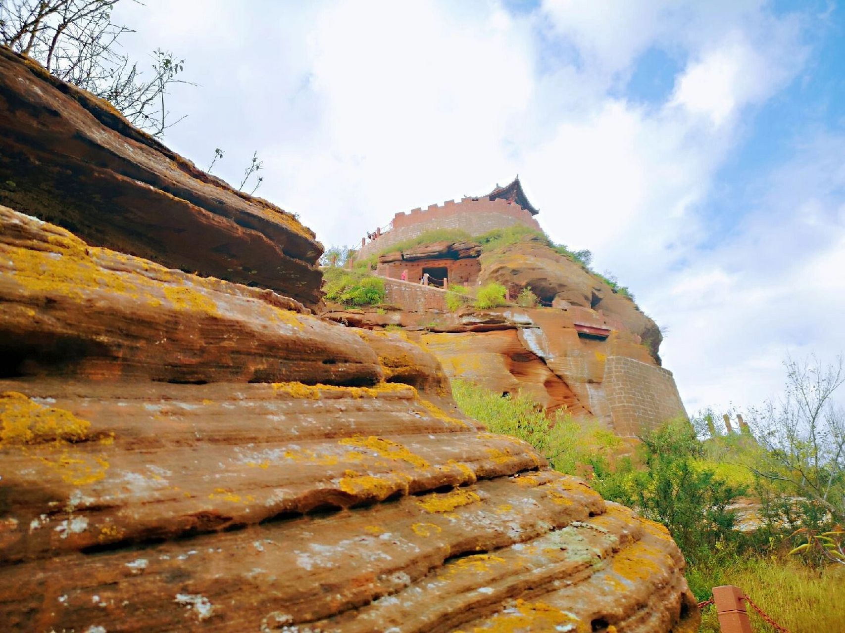 延安永宁山古寨,打卡 开放时间 建议时长约2-3小时 位置:陕西延安境内