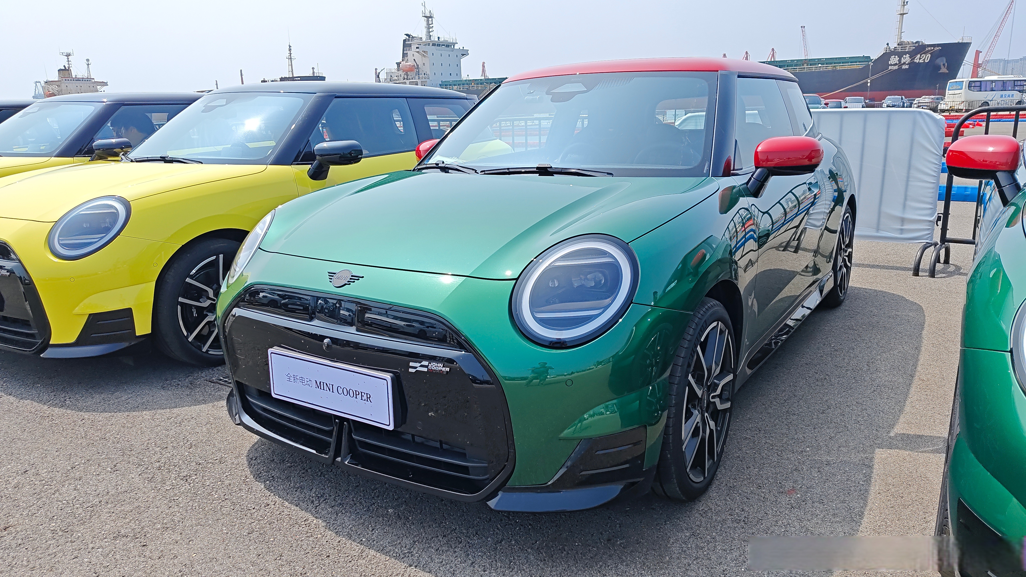 本次试驾提供的所有颜色的电动mini,你更喜欢哪个颜色?