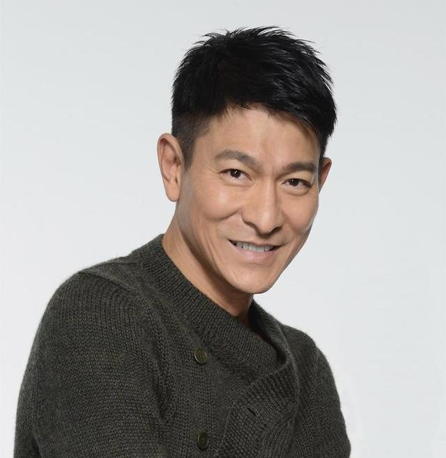 哎呦,听说了吗?刘德华演唱会门票被炒到了六万块!