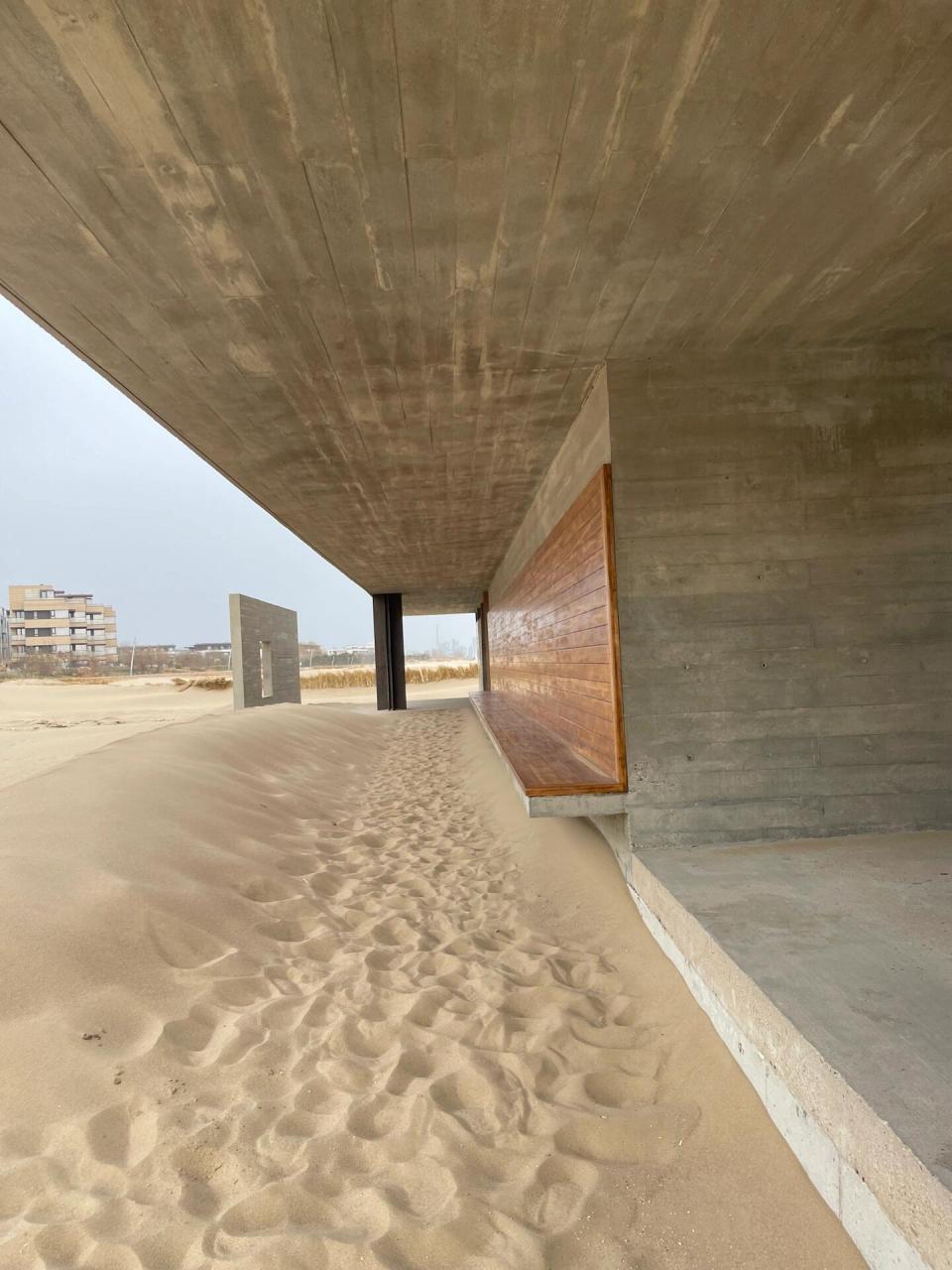 我被"请出"了孤独图书馆 好多朋友向我安利孤独图书馆,建筑师董功的