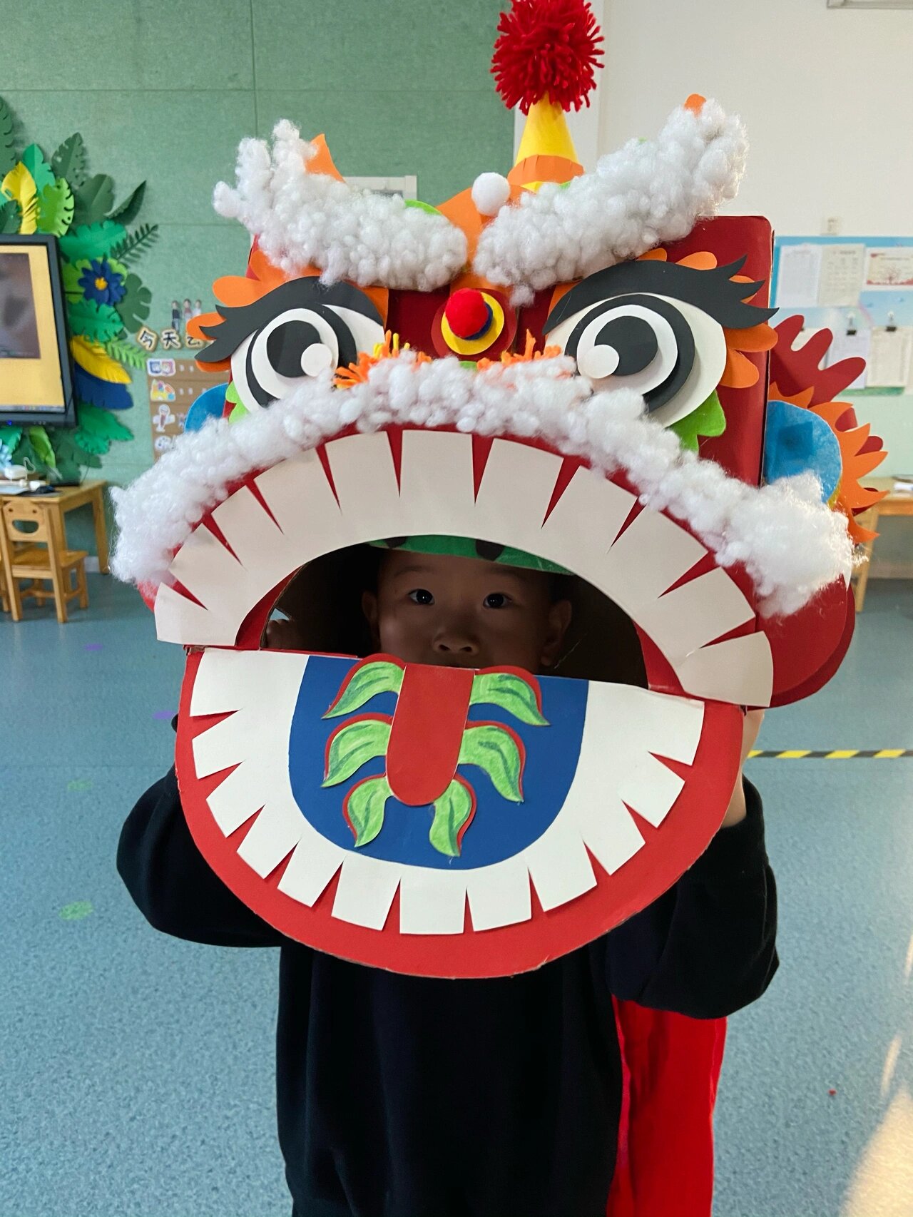 幼儿园手工 | 新年舞狮 | 纸箱大改造