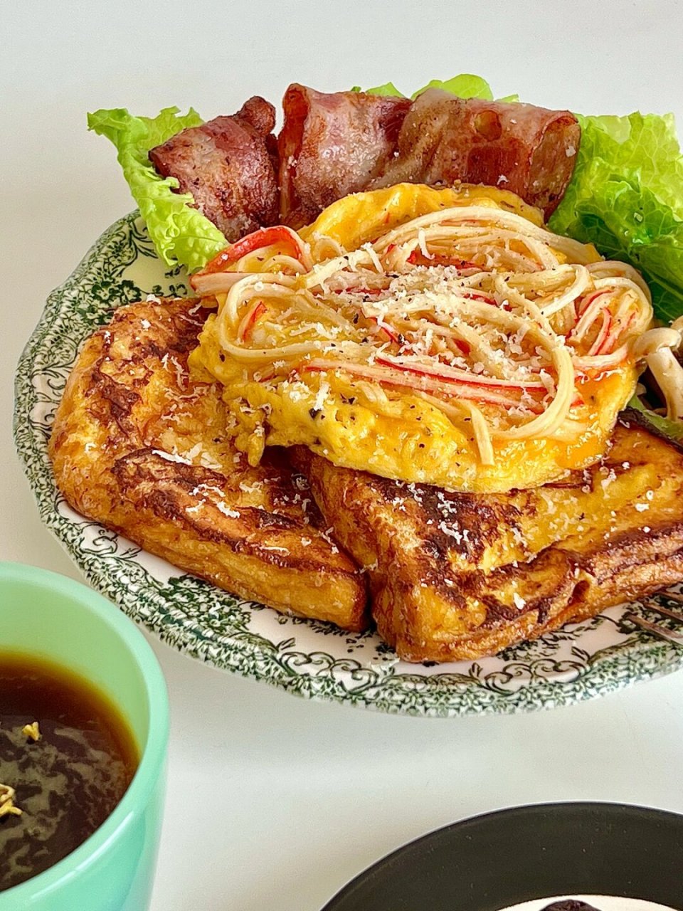 咸口的法吐也好吃 生菜卷培根有点吃烤肉的意思哈[坏笑] - #我的美食