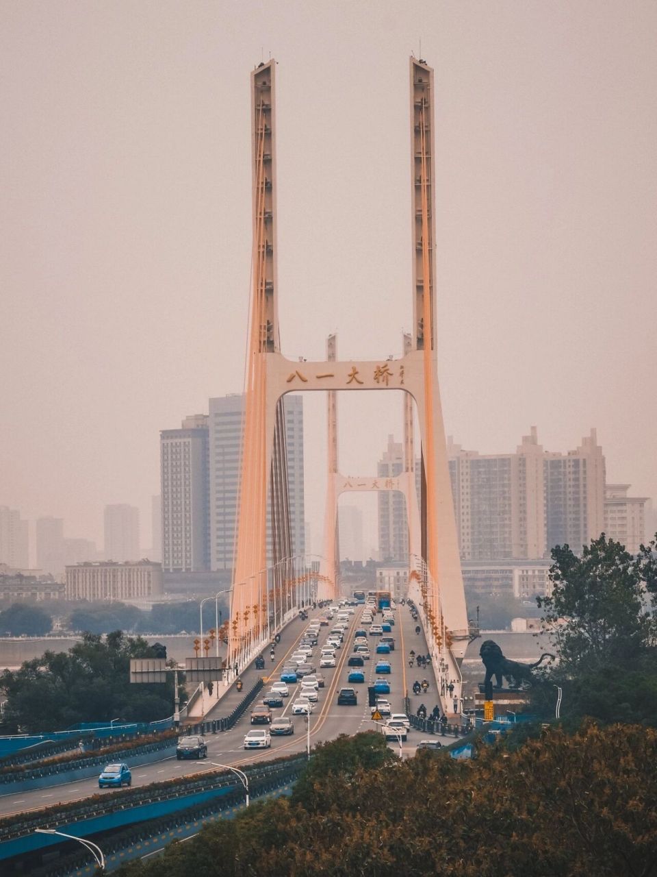 南昌 | 南昌标志性建筑八一大桥 八一大桥,是中国江西省南昌市境内