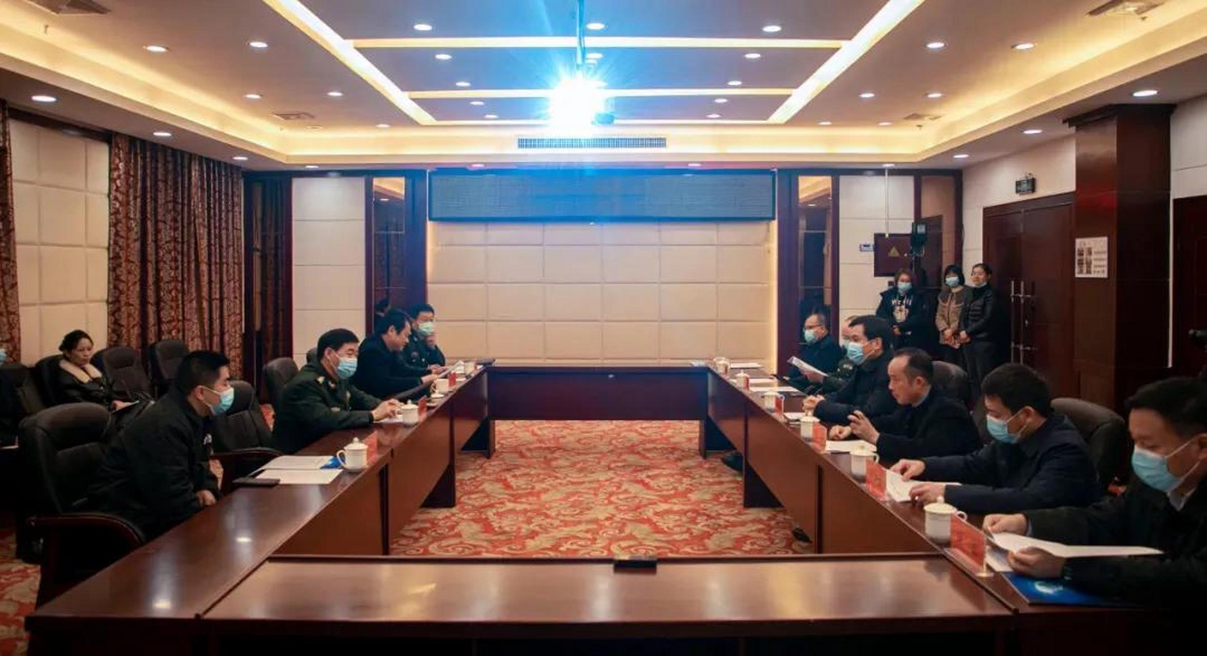 1月22日上午,常德市委常委,军分区政委张冬果到湖南中泰特种装备有限